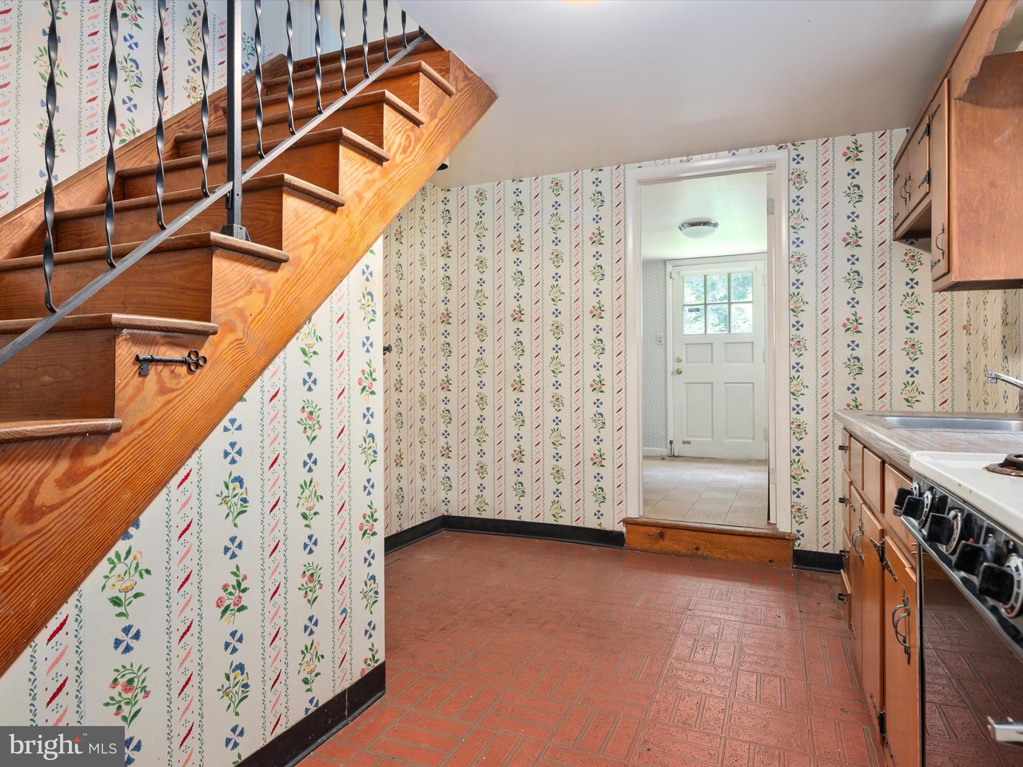 COLONIAL GARDENS - Residential