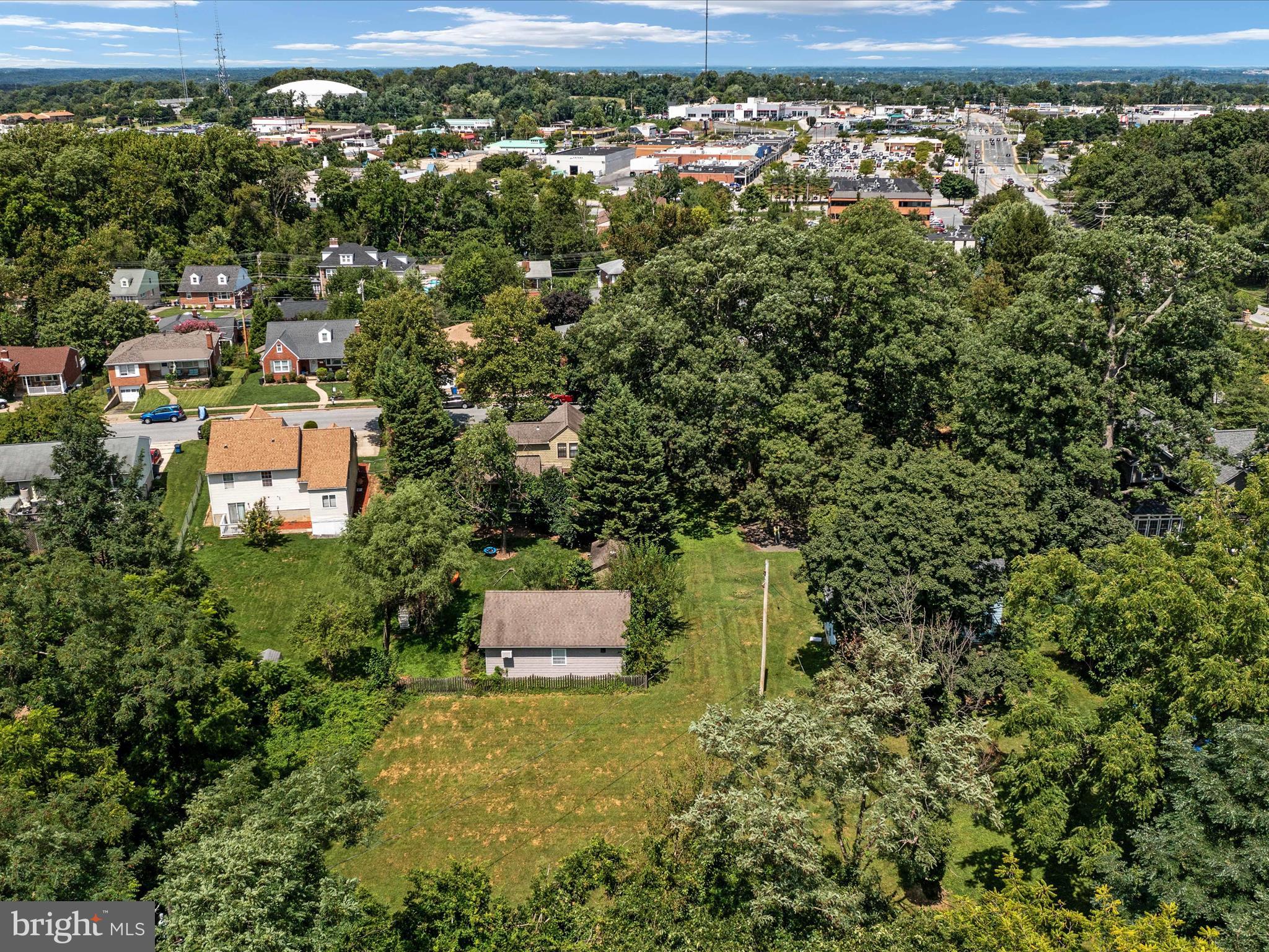 COLONIAL GARDENS - Residential