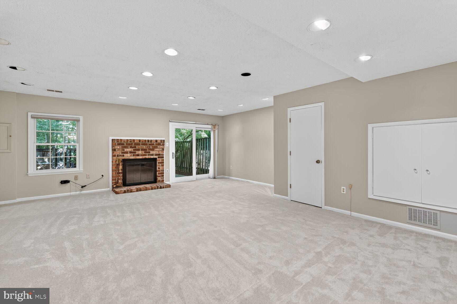 LAFAYETTE VILLAGE - Residential