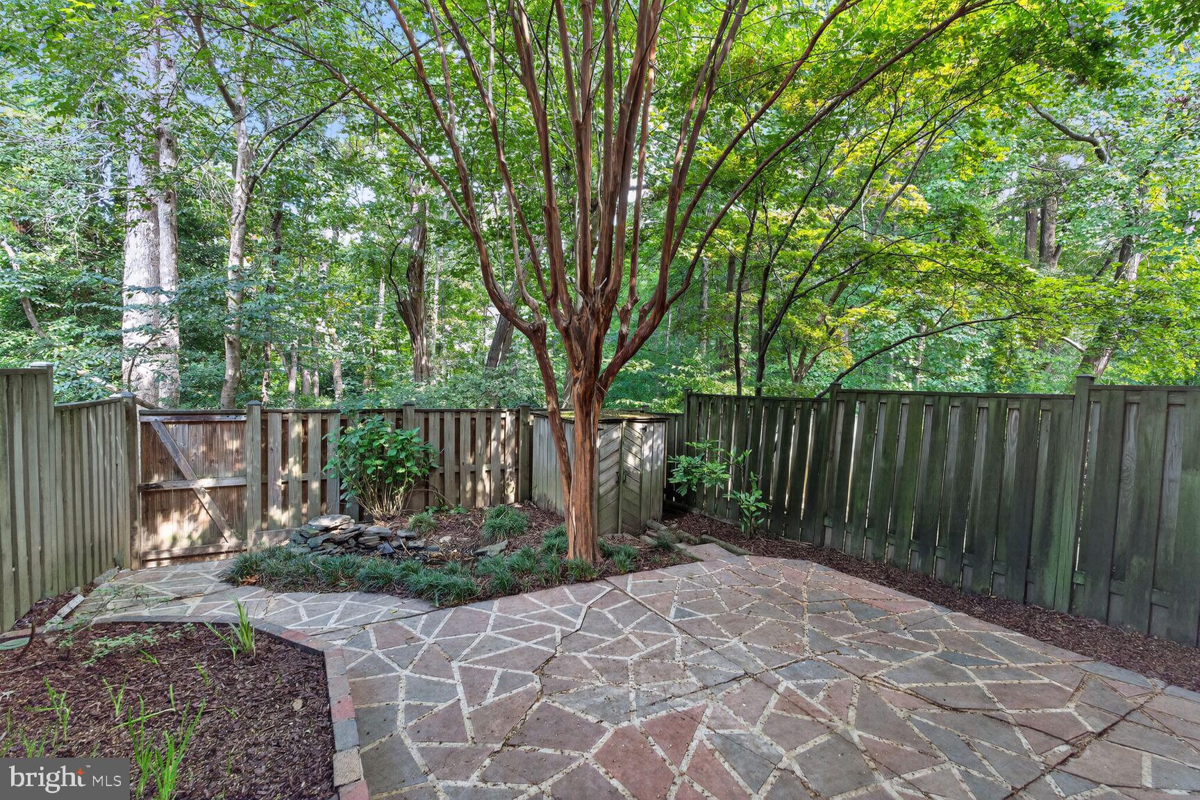 LAFAYETTE VILLAGE - Residential