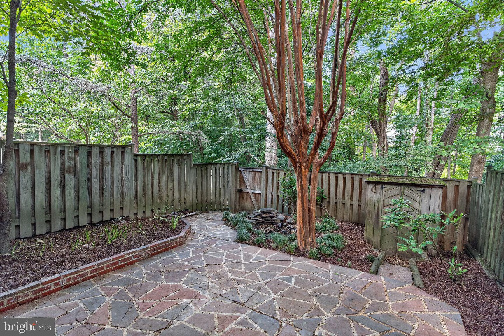 LAFAYETTE VILLAGE - Residential