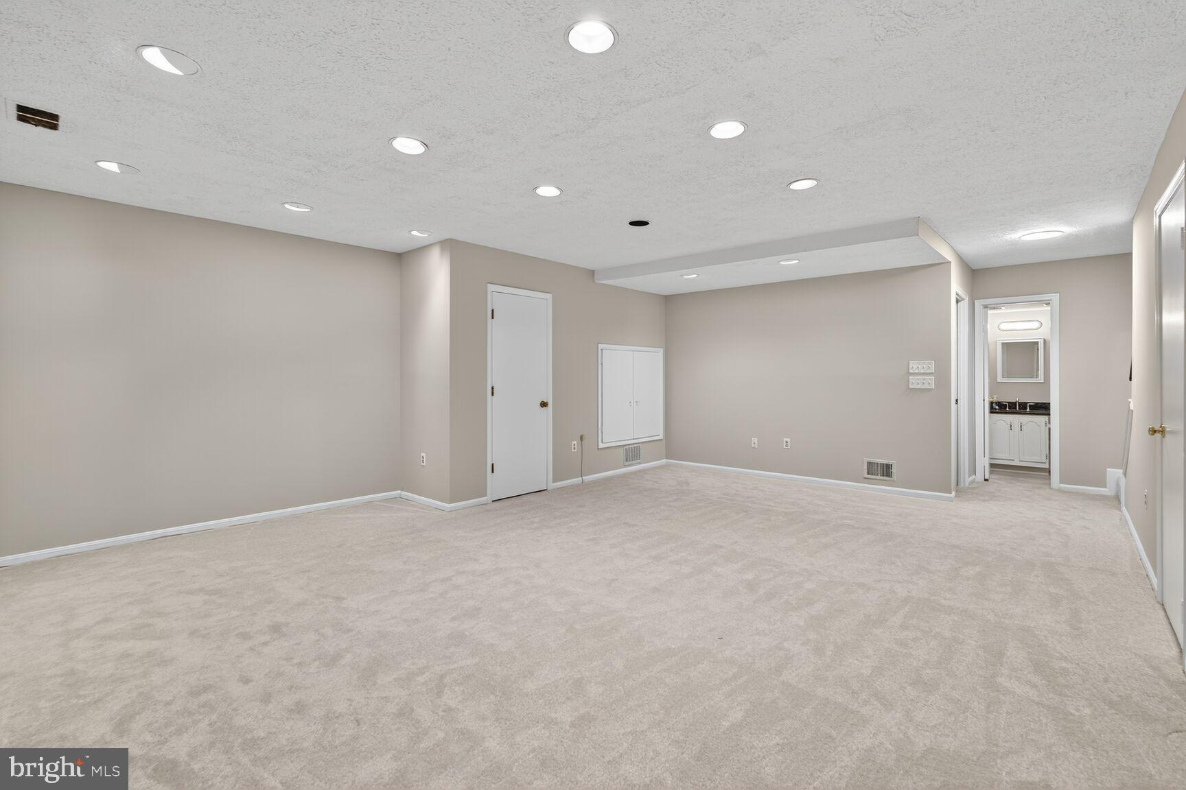 LAFAYETTE VILLAGE - Residential