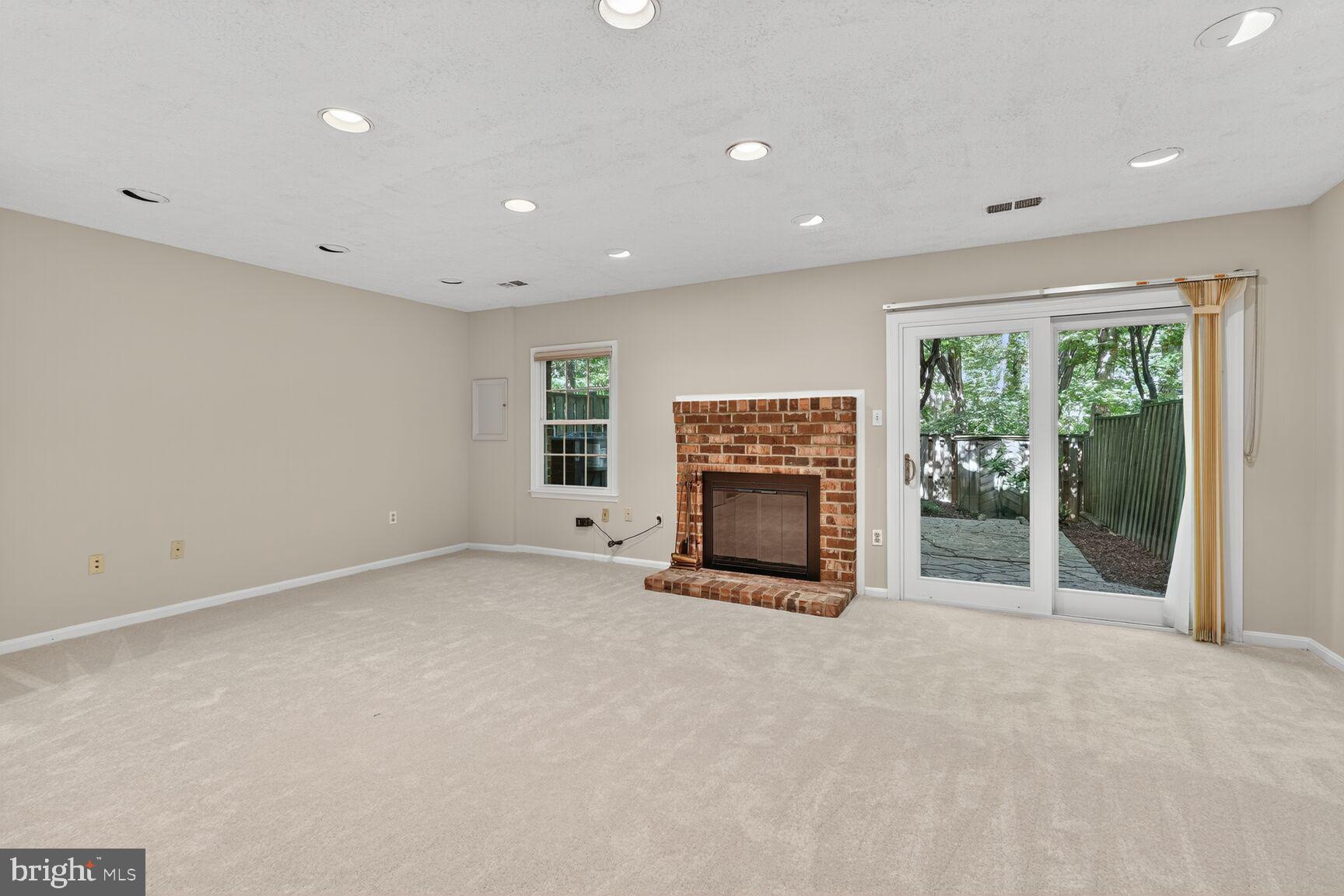 LAFAYETTE VILLAGE - Residential