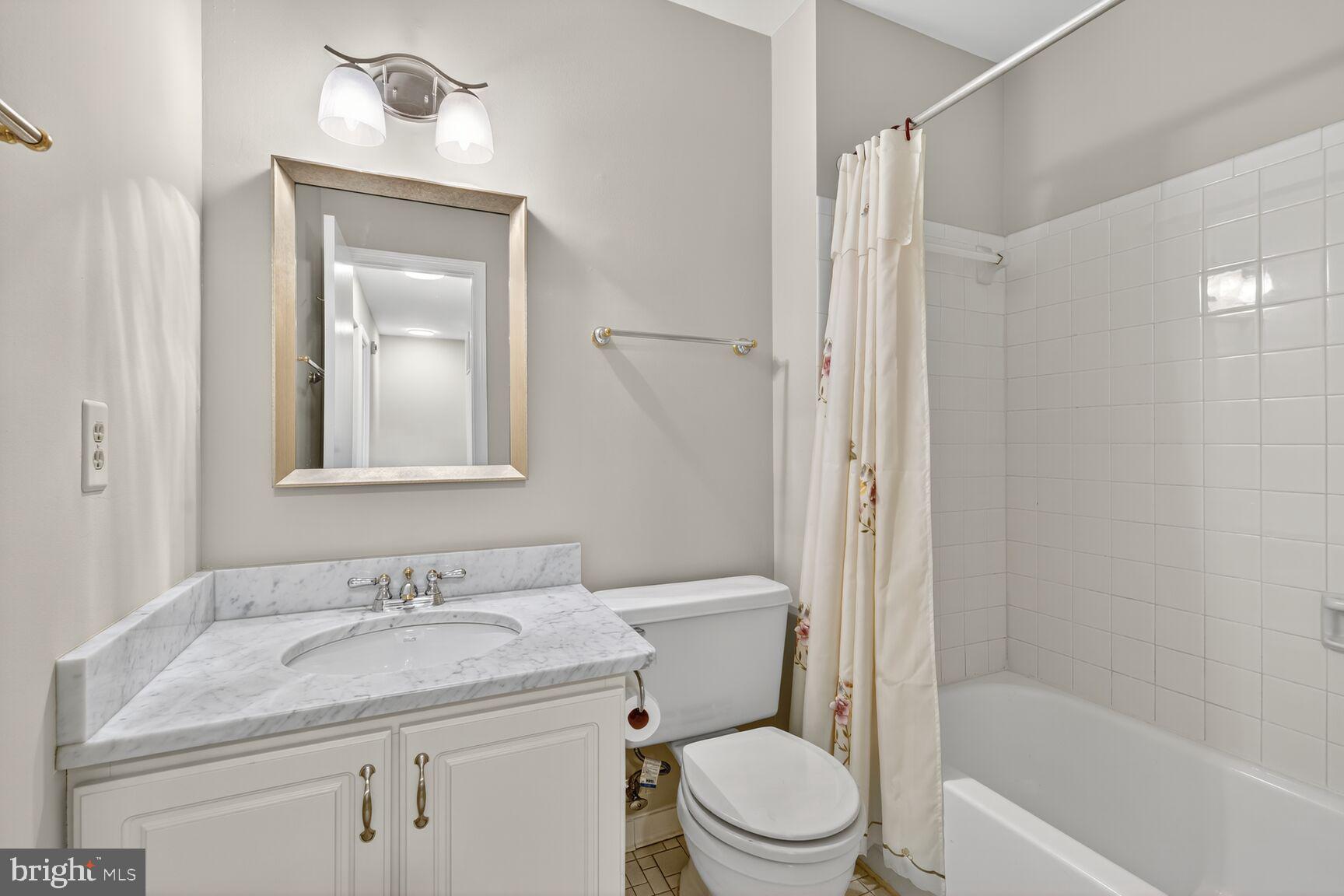 LAFAYETTE VILLAGE - Residential