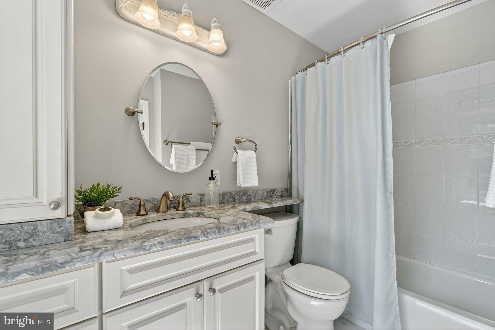 LAFAYETTE VILLAGE - Residential