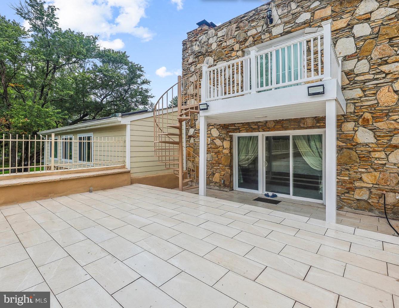 LOCUST GROVE - Residential