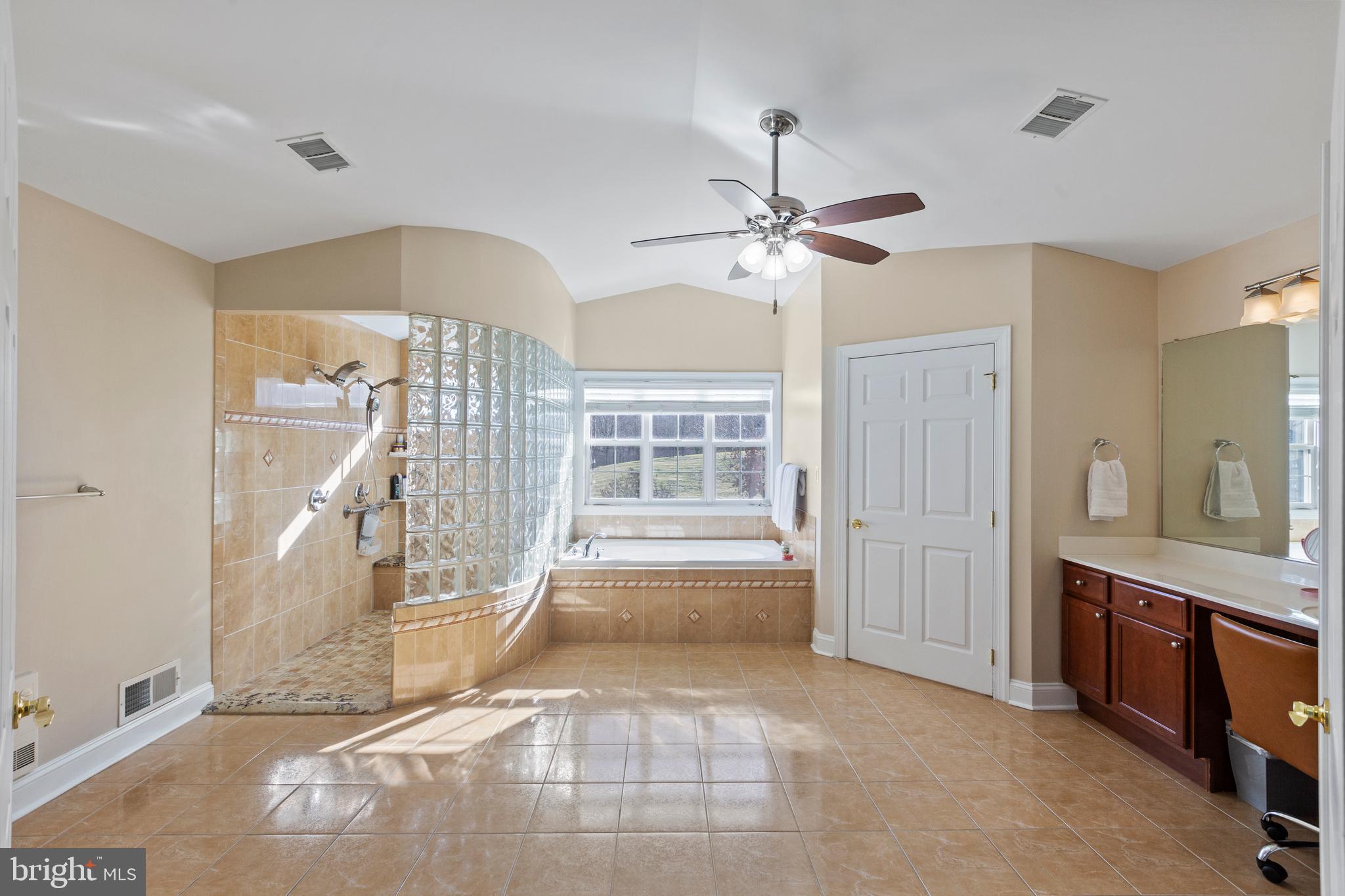 MEADOWGATE - Residential