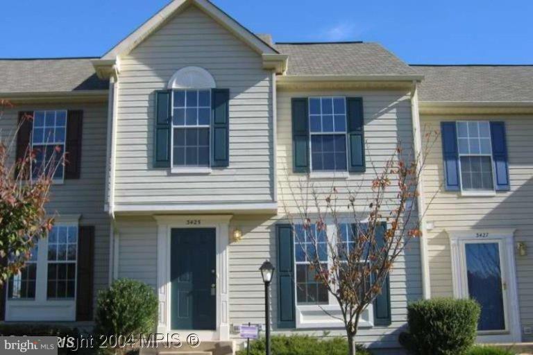 Charming 3 bedroom, 2.5 baths townhome in the perfect place! Just a short distance from beautiful state parks withs water and waves, and a few minutes from the bustle of Washington D.C. this home is the perfect getaway for busy life.
Near 95/Rt 1/shopping within walking distance. Gas fireplace, washer dryer "as is" but you are welcome to bring your own. Property can be made available sooner
