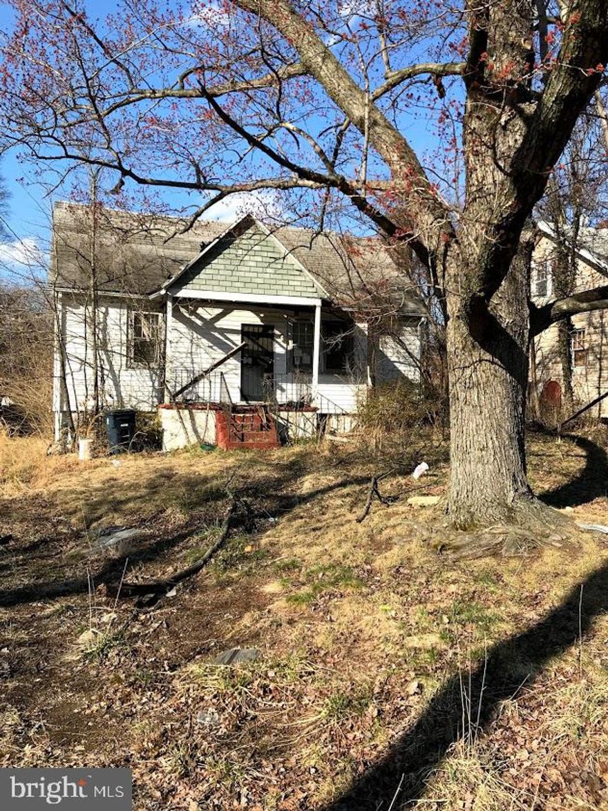 Sold AS-IS. Cash Only.  Unsafe to enter home.