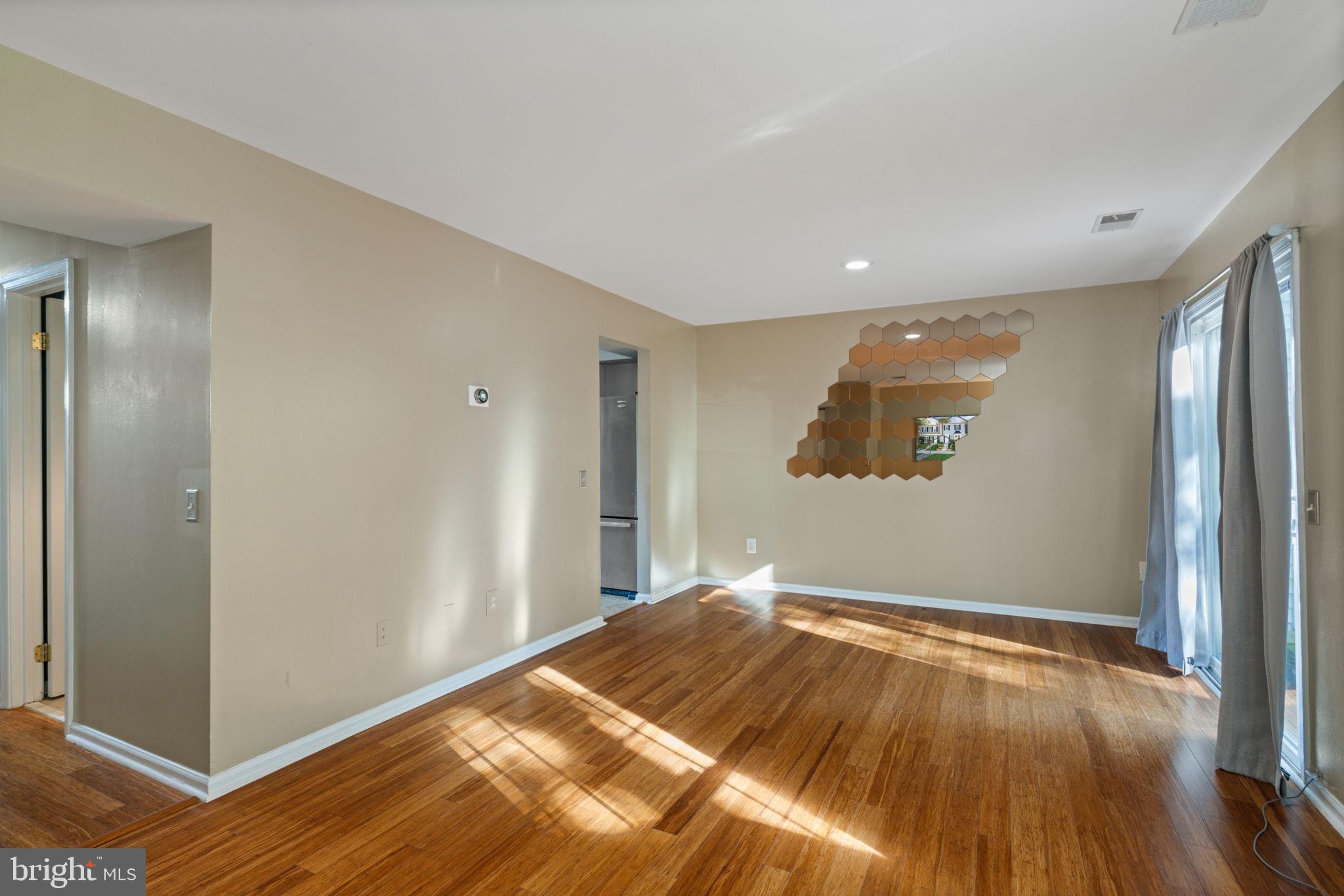 LONDON TOWN WEST - Residential