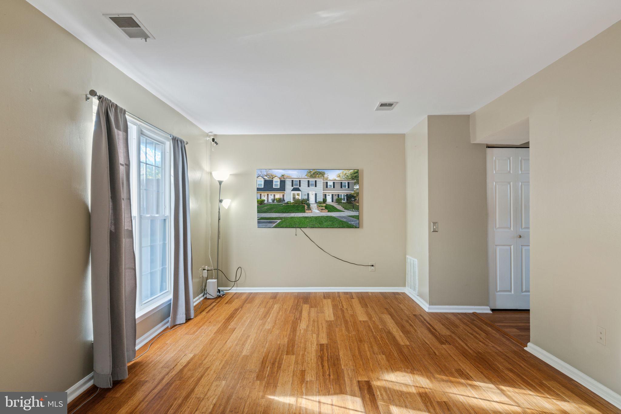 LONDON TOWN WEST - Residential