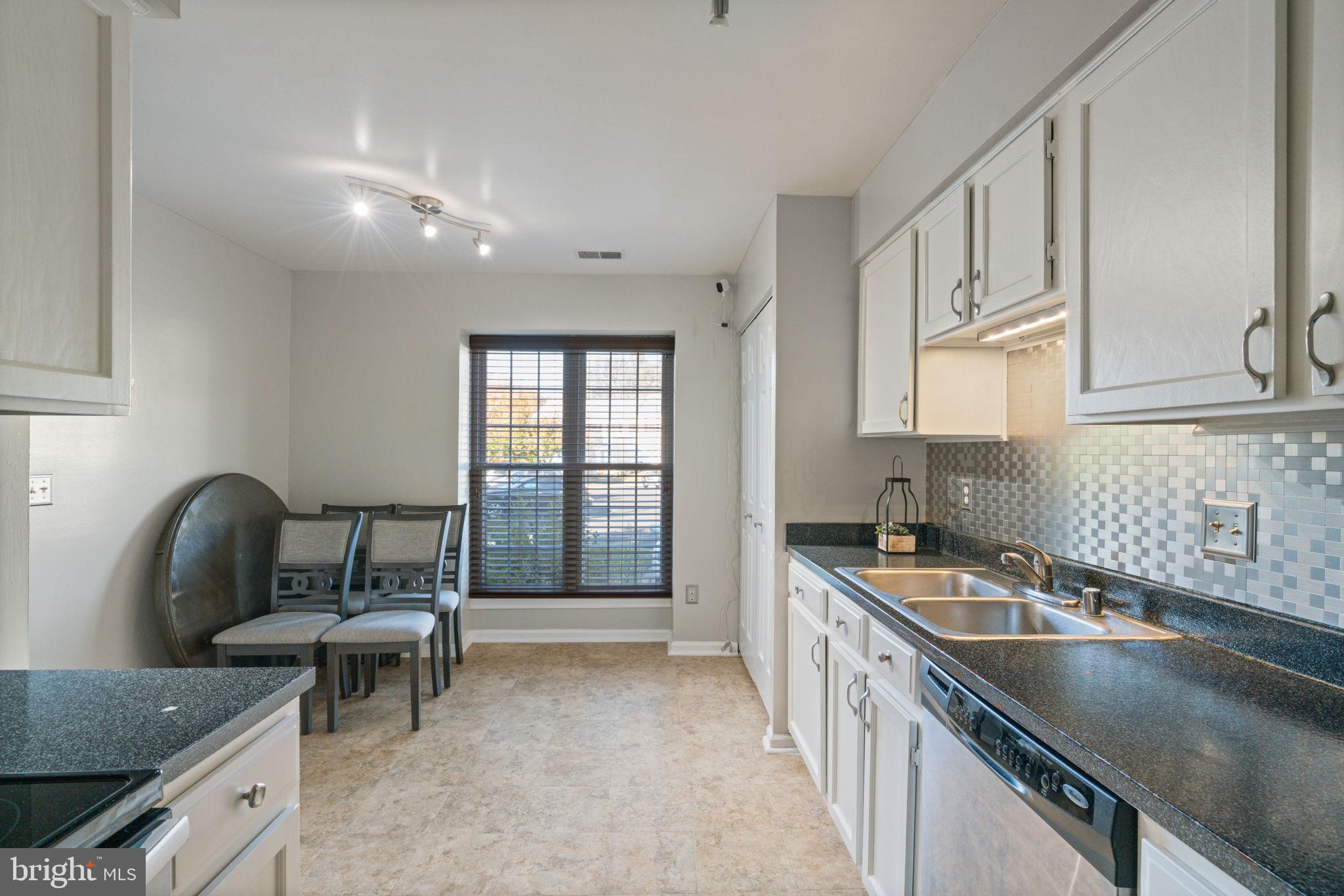 LONDON TOWN WEST - Residential