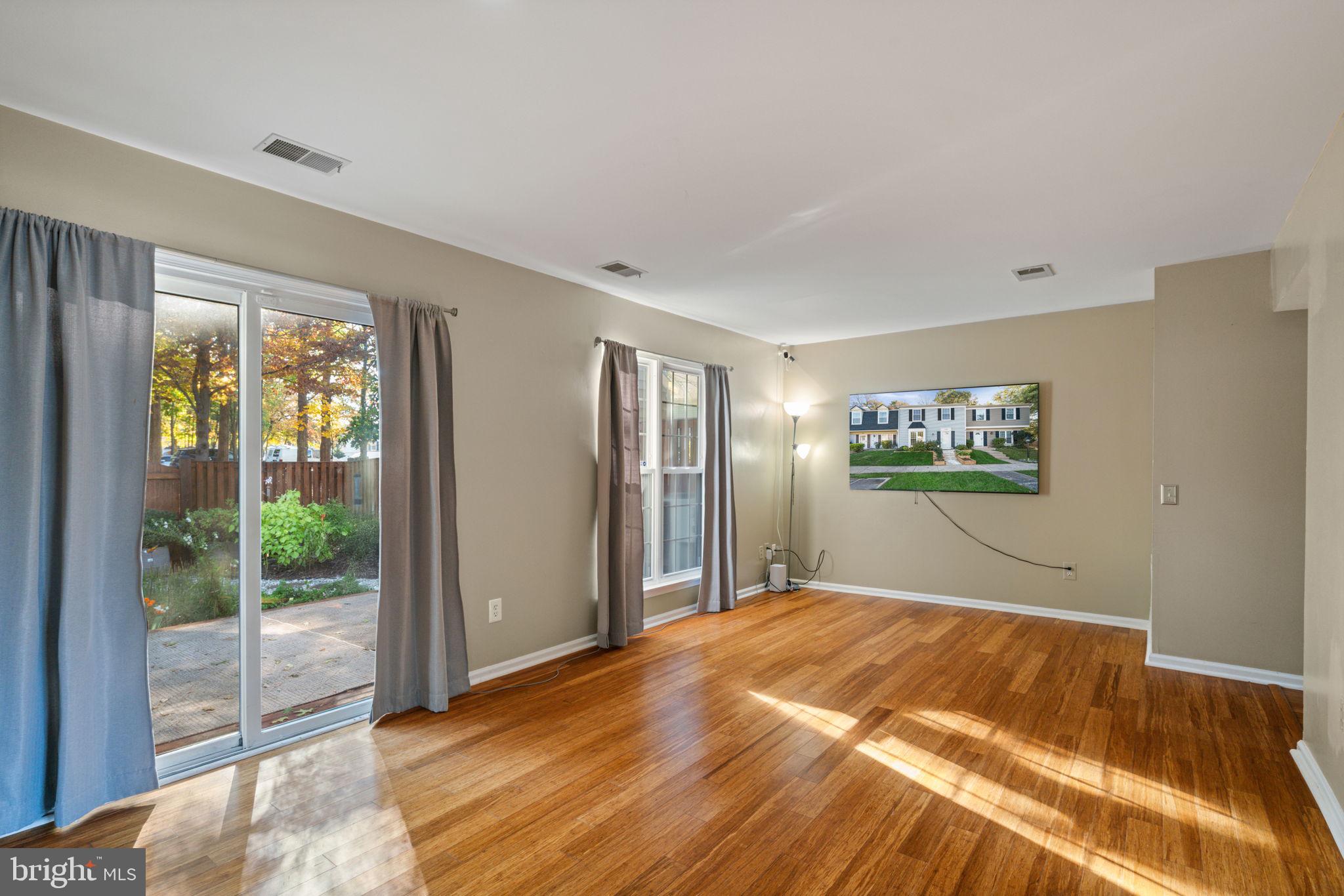 LONDON TOWN WEST - Residential