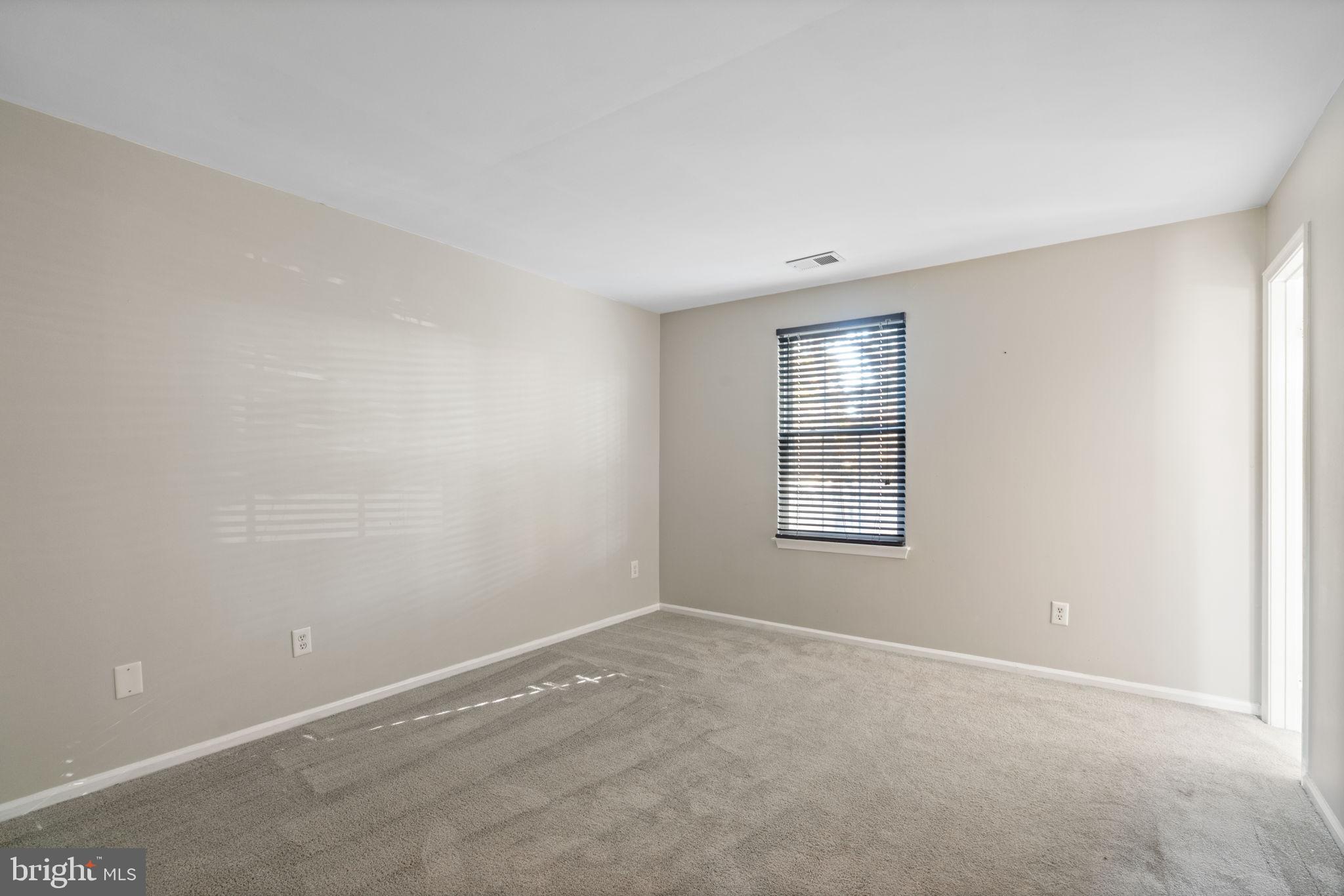 LONDON TOWN WEST - Residential