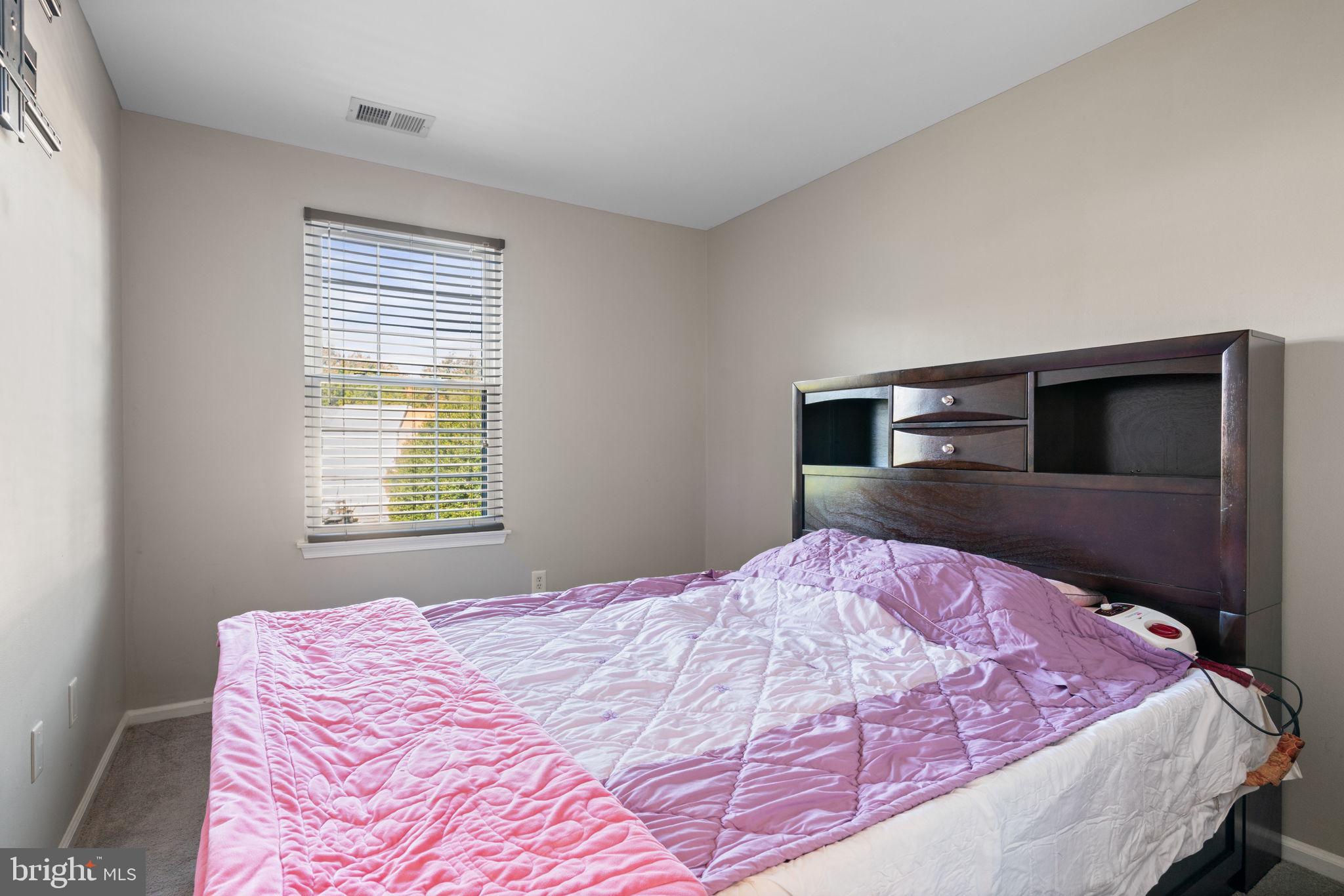 LONDON TOWN WEST - Residential