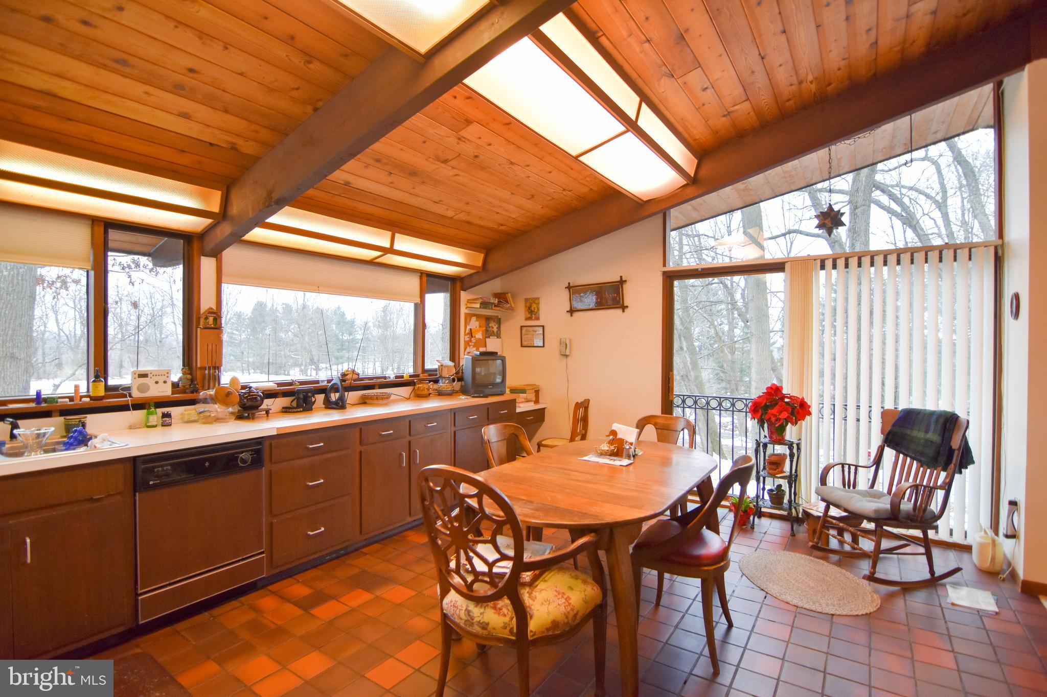 WHITE HALL - Residential