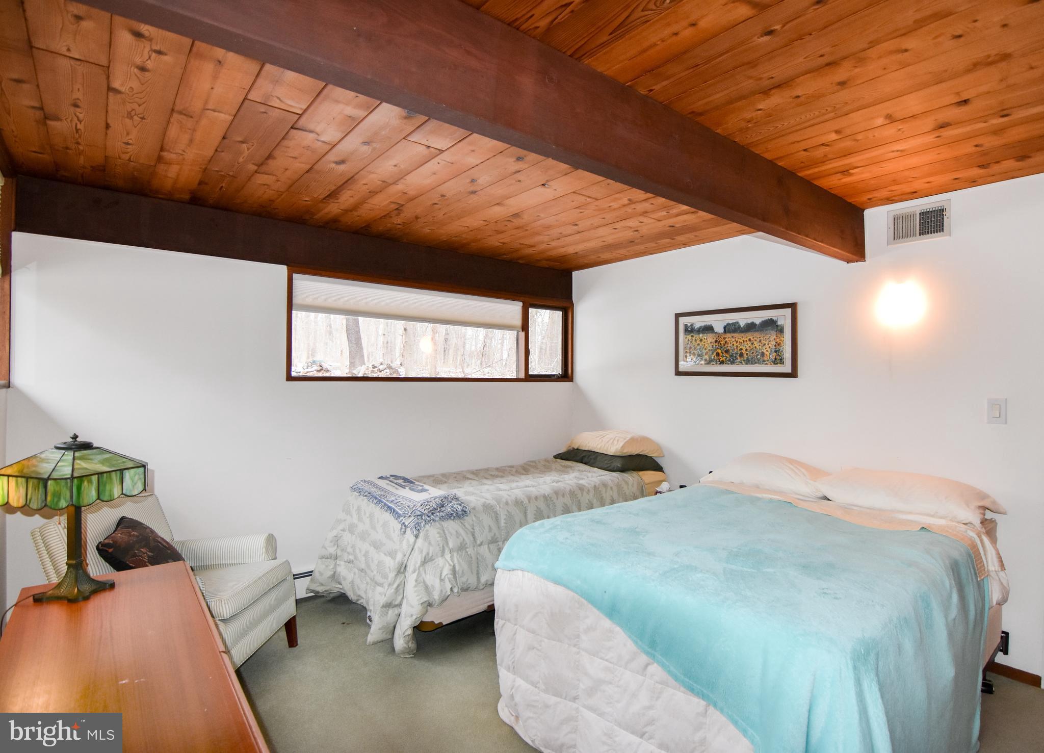 WHITE HALL - Residential