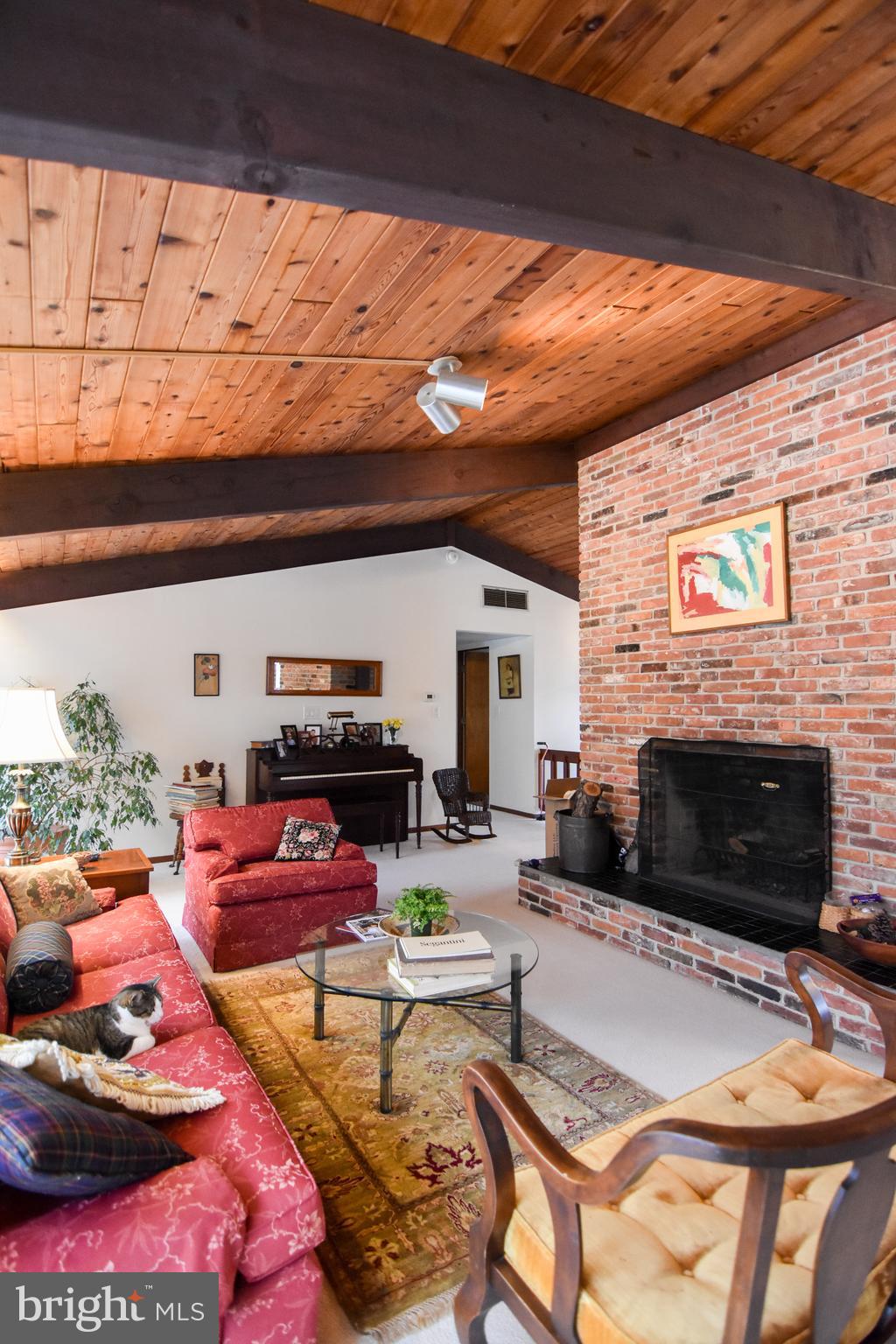 WHITE HALL - Residential