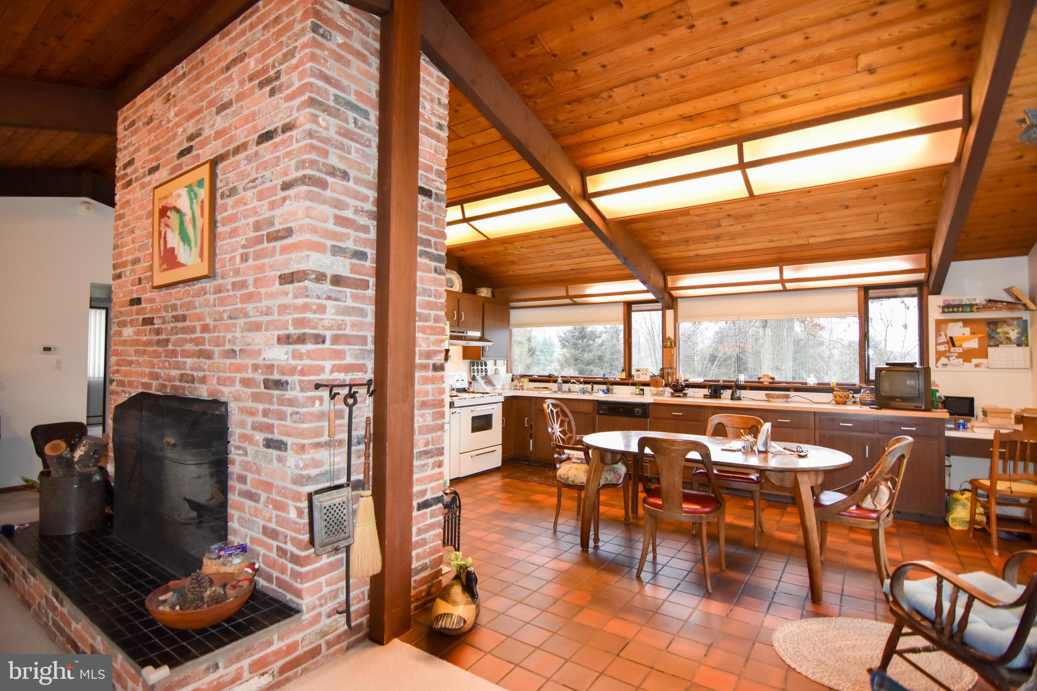 WHITE HALL - Residential