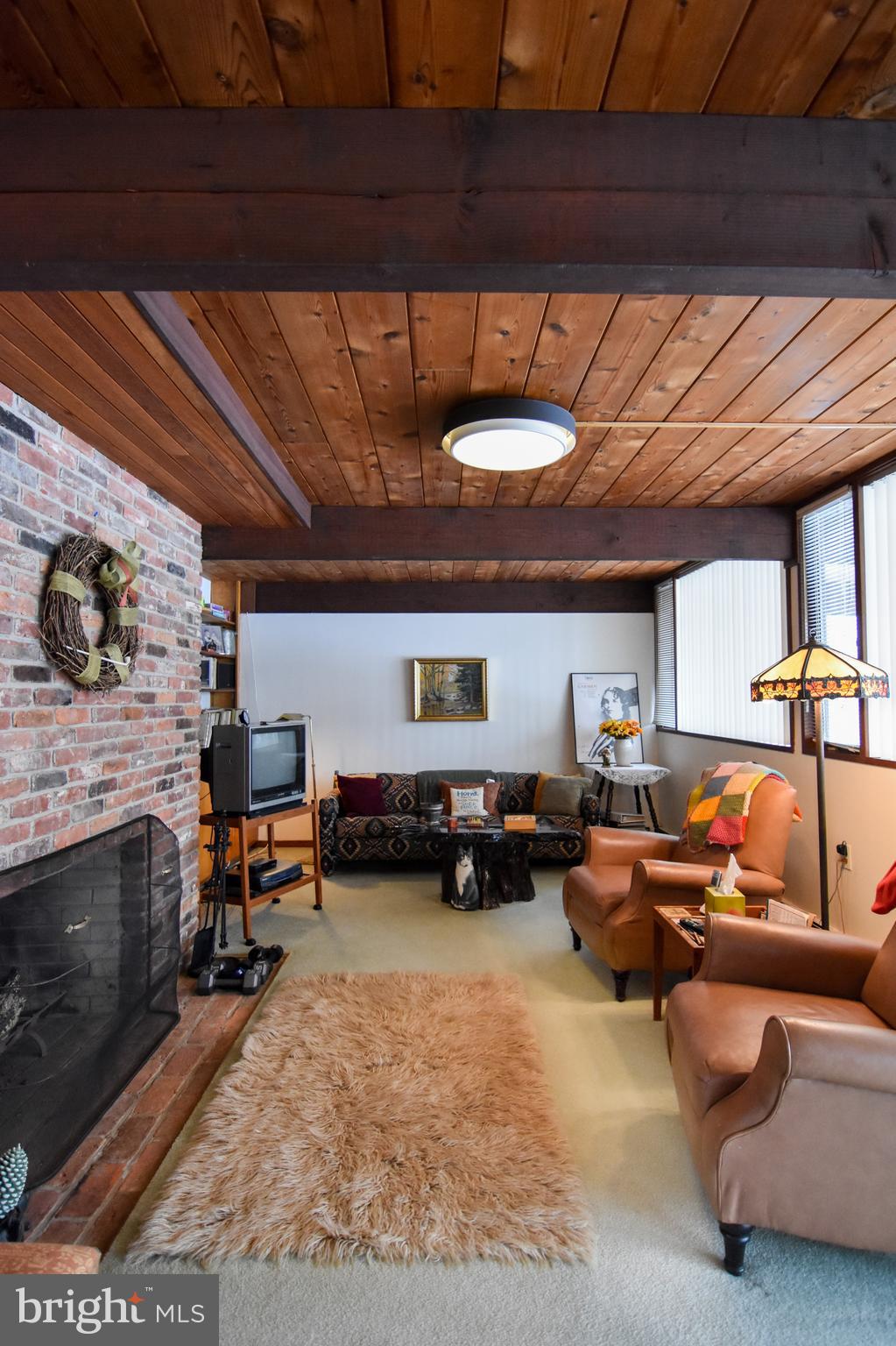 WHITE HALL - Residential