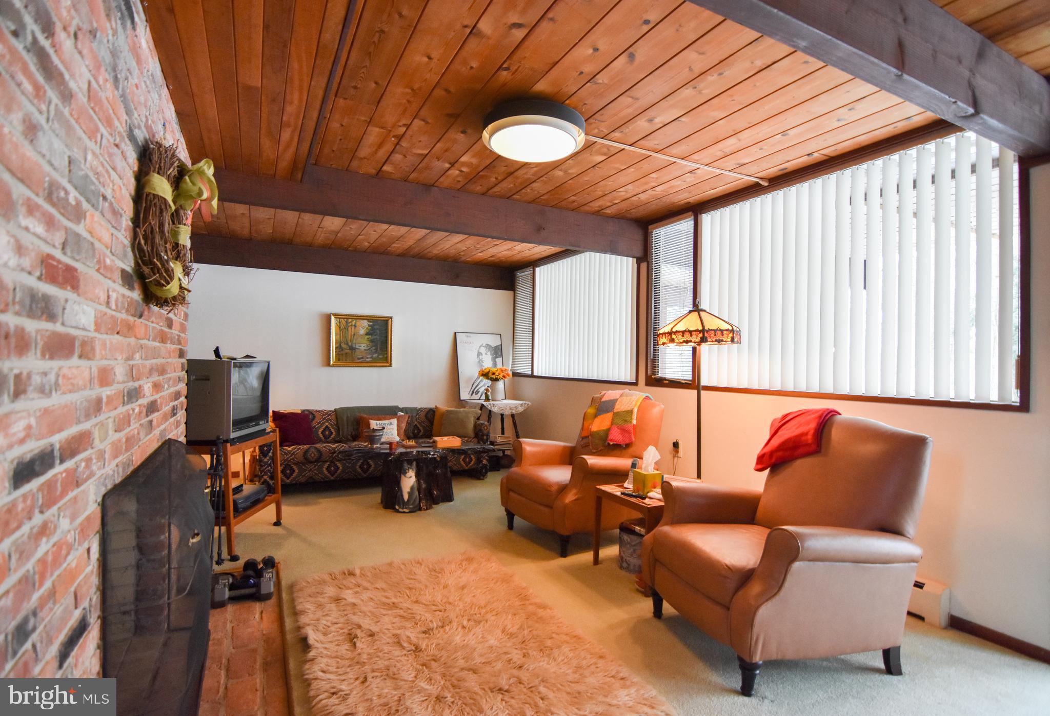 WHITE HALL - Residential