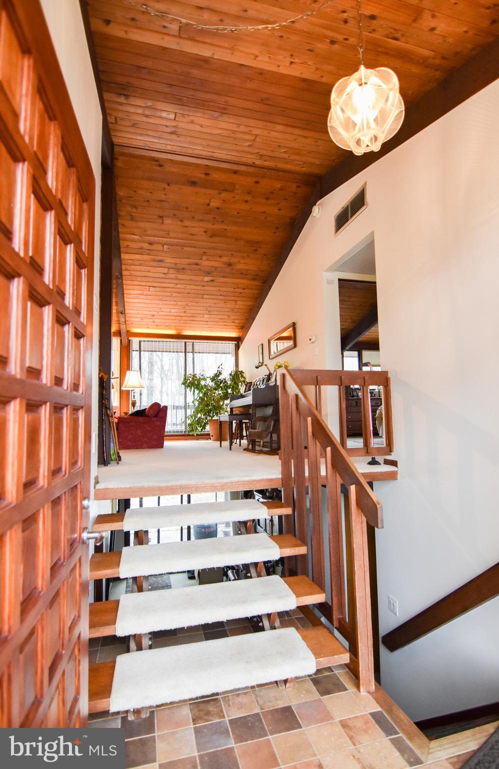 WHITE HALL - Residential