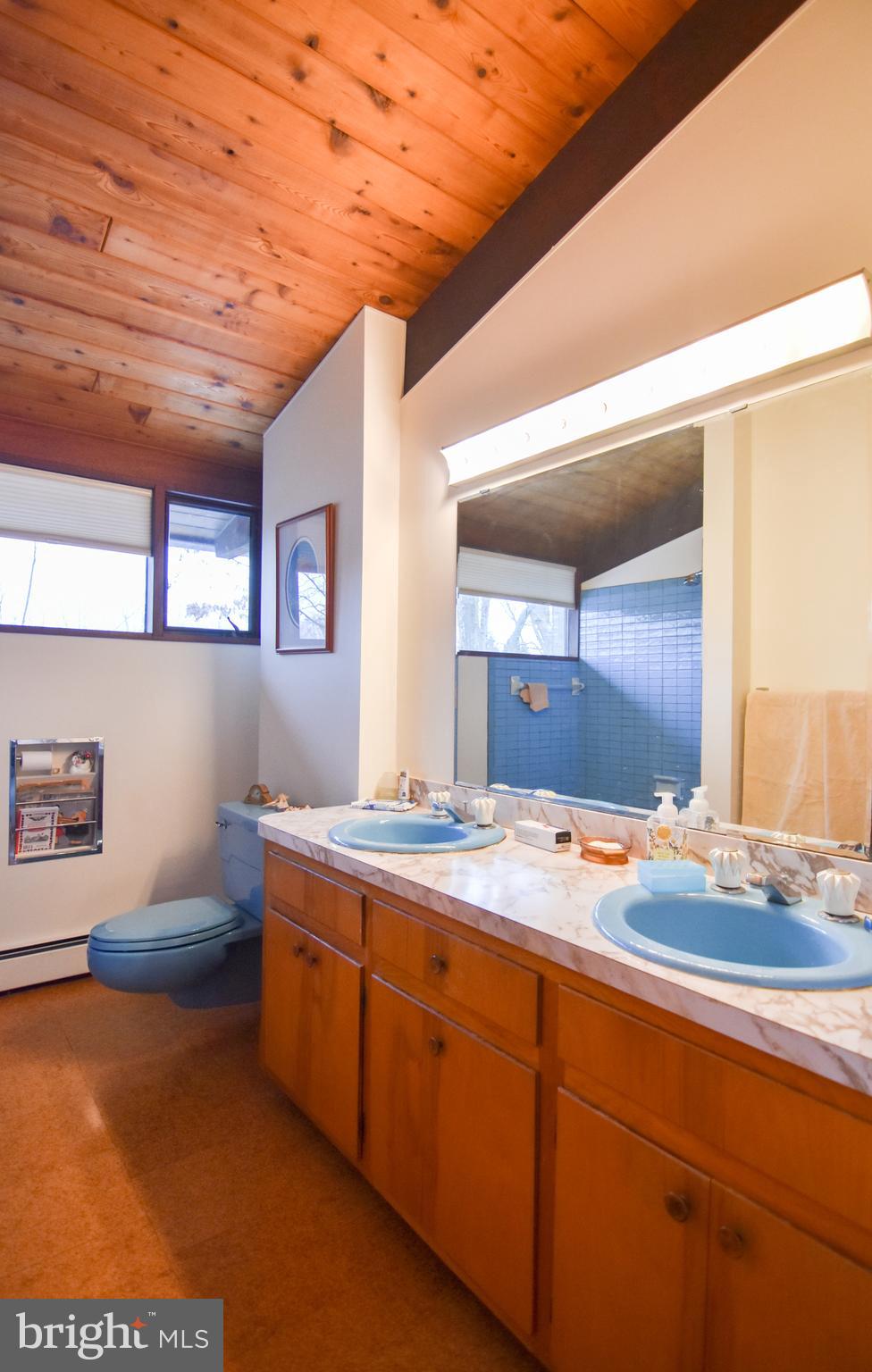 WHITE HALL - Residential