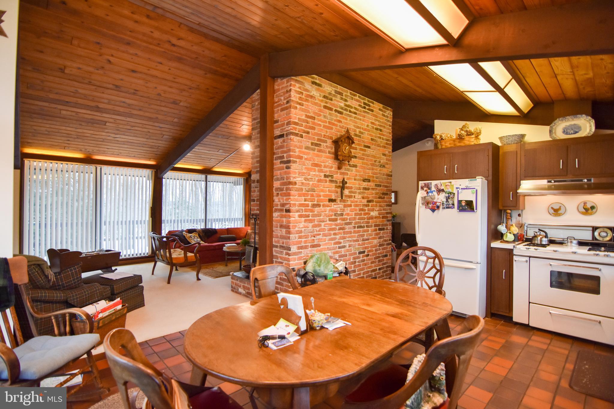 WHITE HALL - Residential