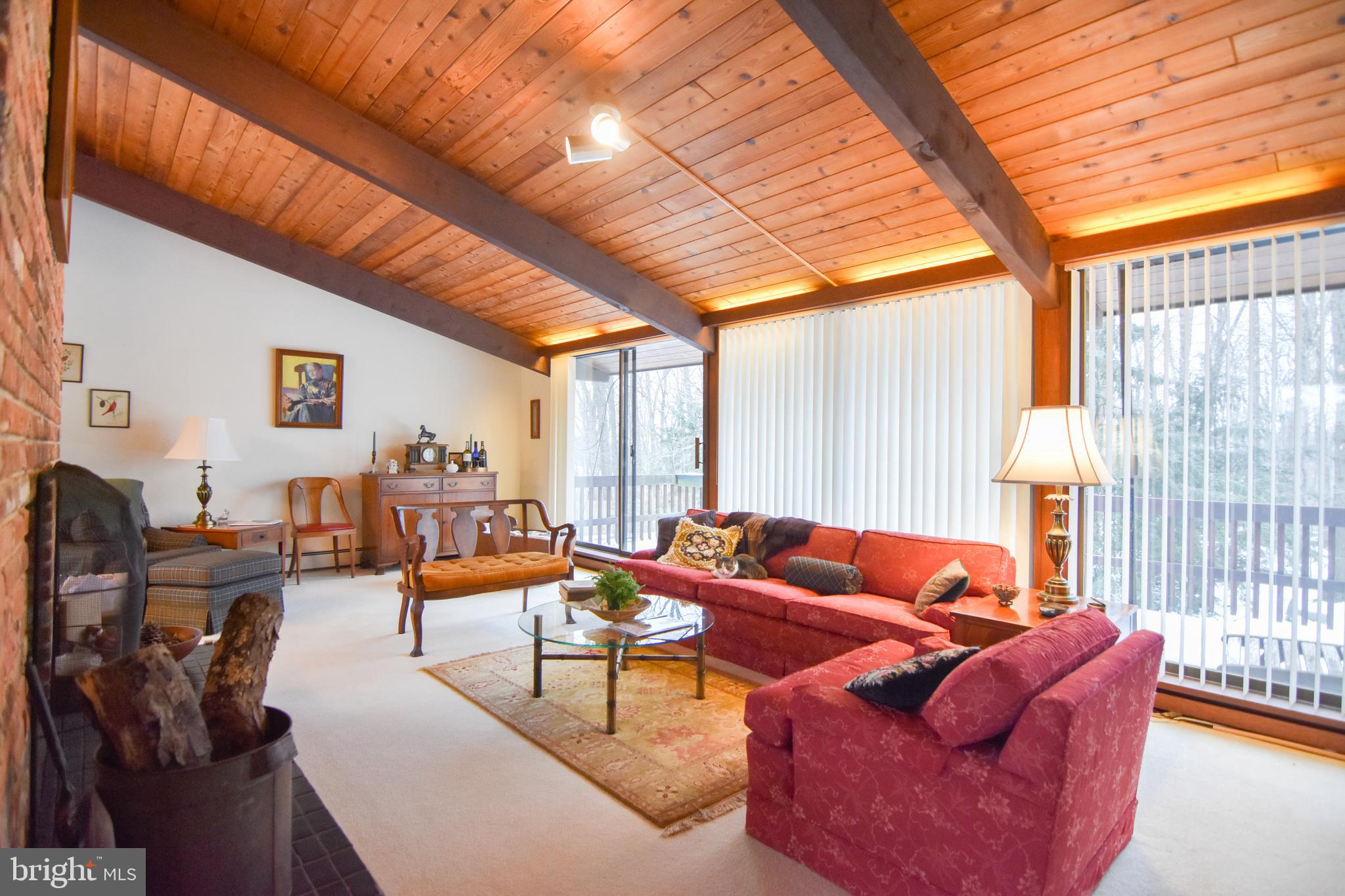 WHITE HALL - Residential