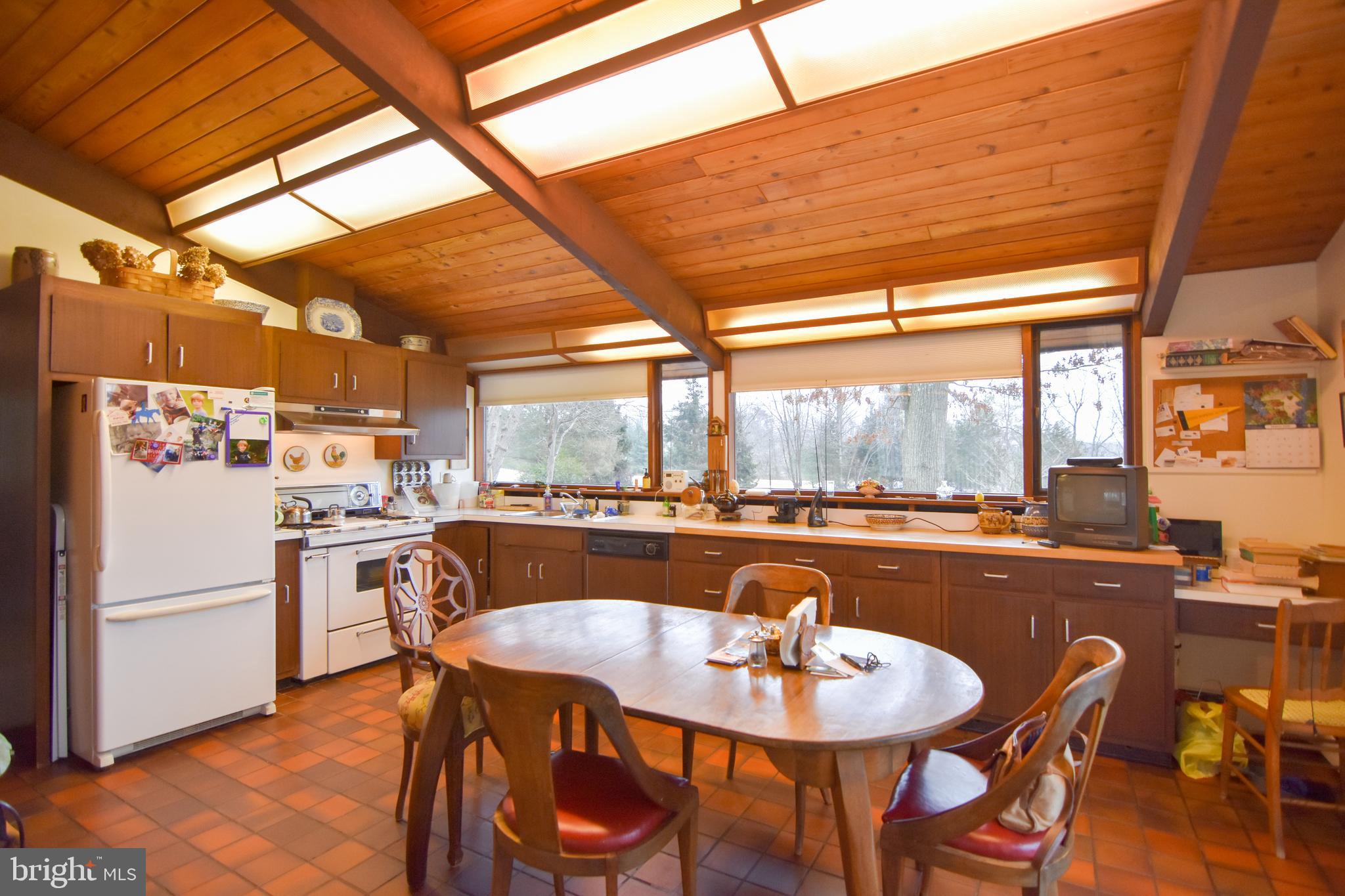 WHITE HALL - Residential