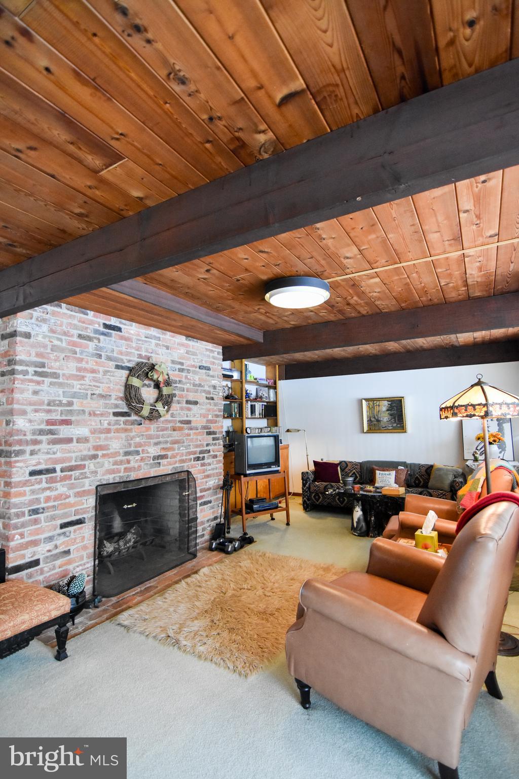 WHITE HALL - Residential