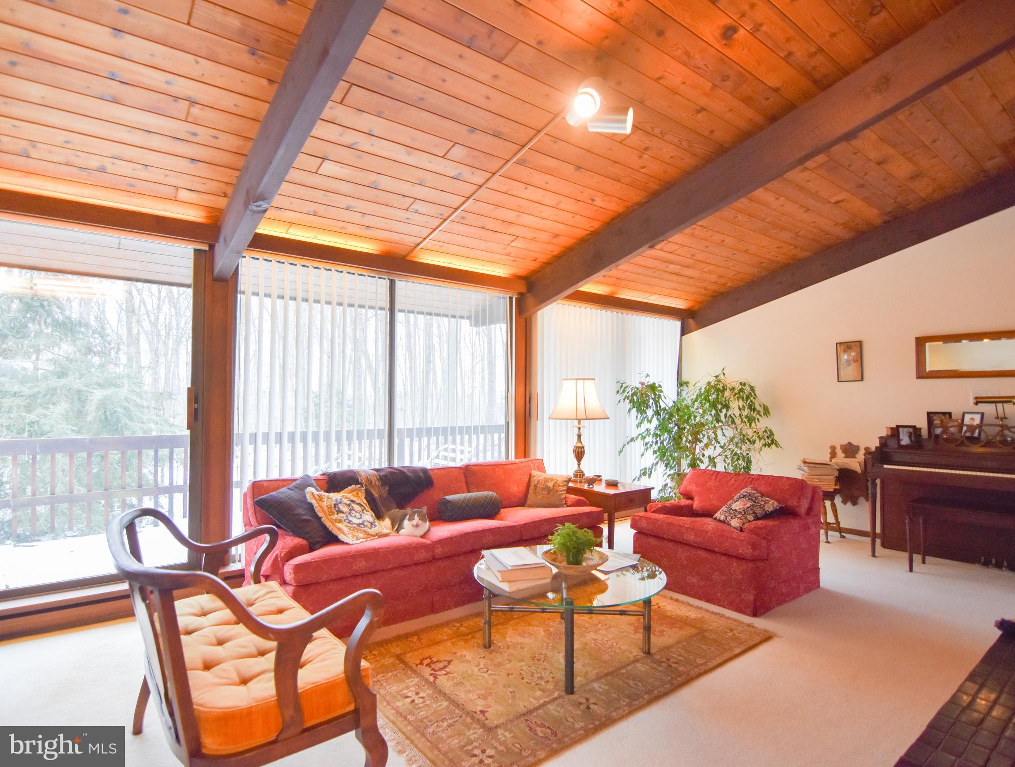 WHITE HALL - Residential