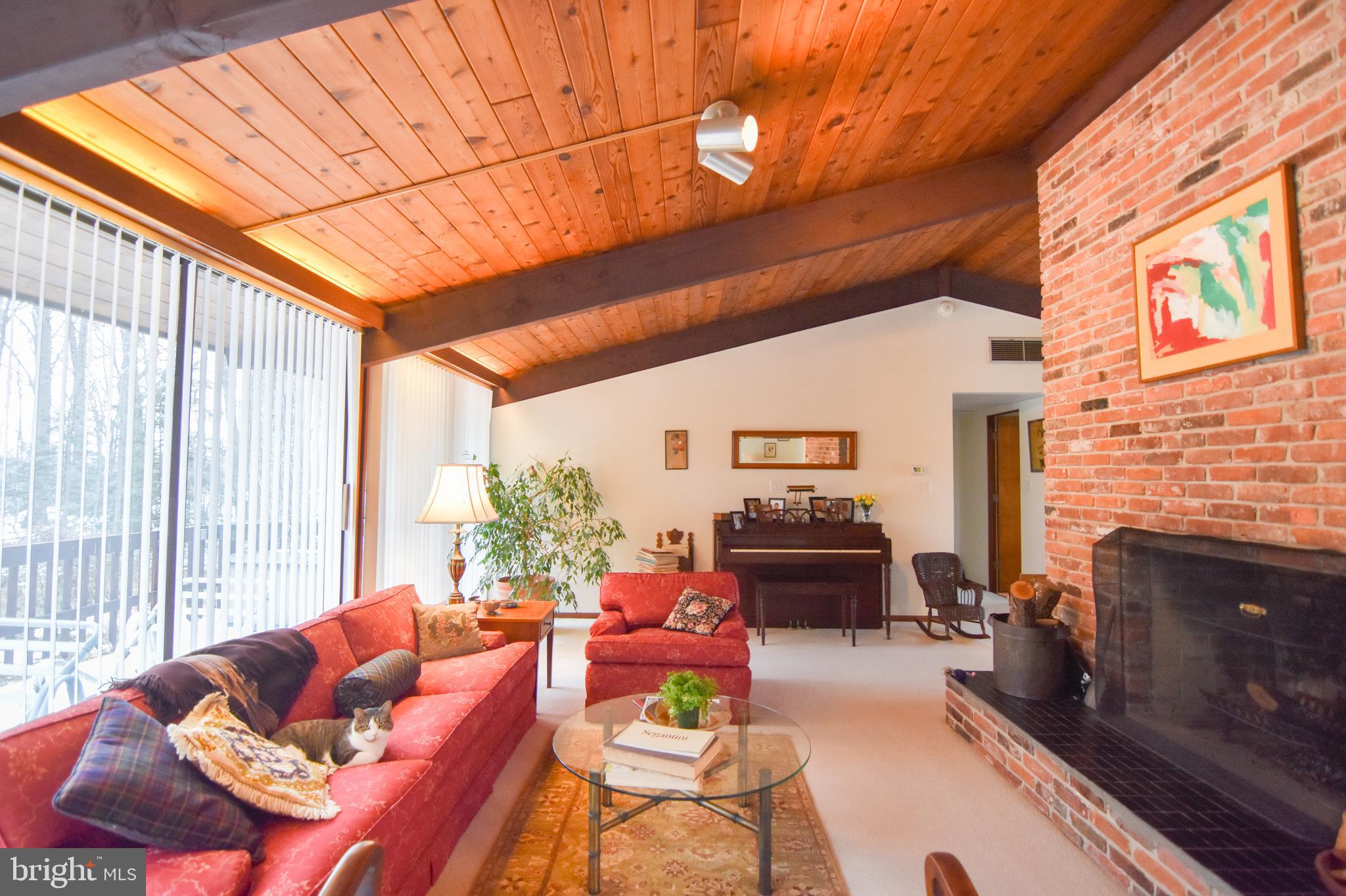 WHITE HALL - Residential