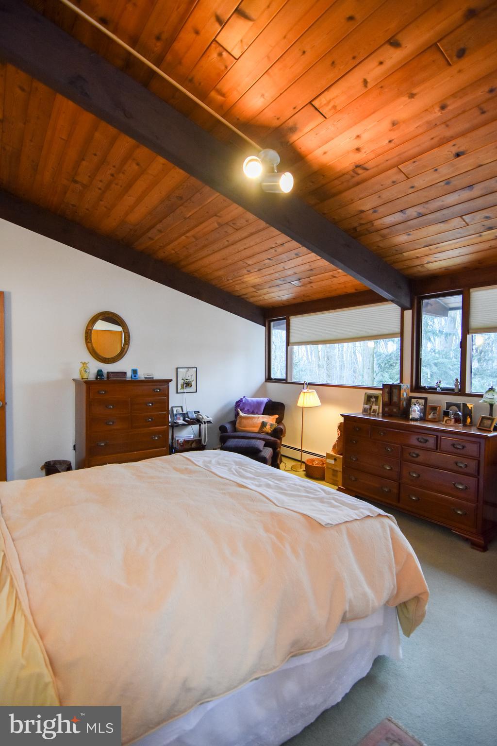 WHITE HALL - Residential