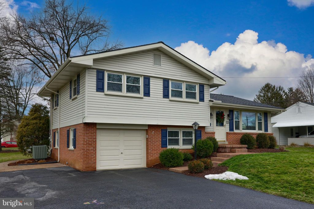 Photo of 158 Farm Lane, Landisville, PA 17538 (MLS # PALA2046320)
