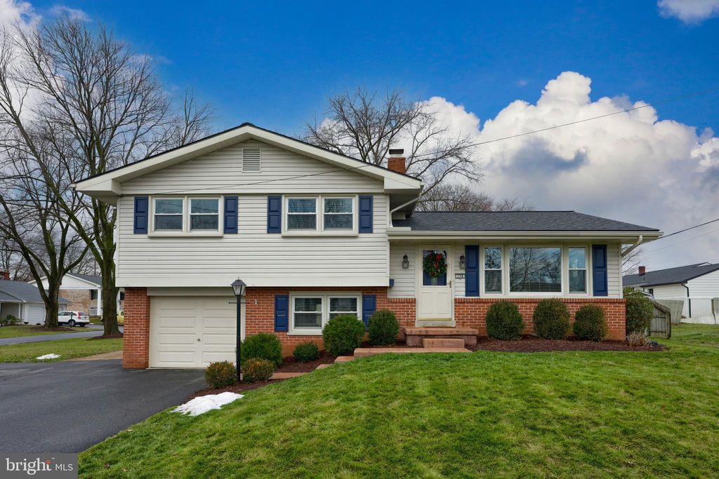 Photo of 158 Farm Lane, Landisville, PA 17538 (MLS # PALA2046320)