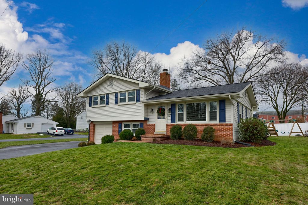 Photo of 158 Farm Lane, Landisville, PA 17538 (MLS # PALA2046320)