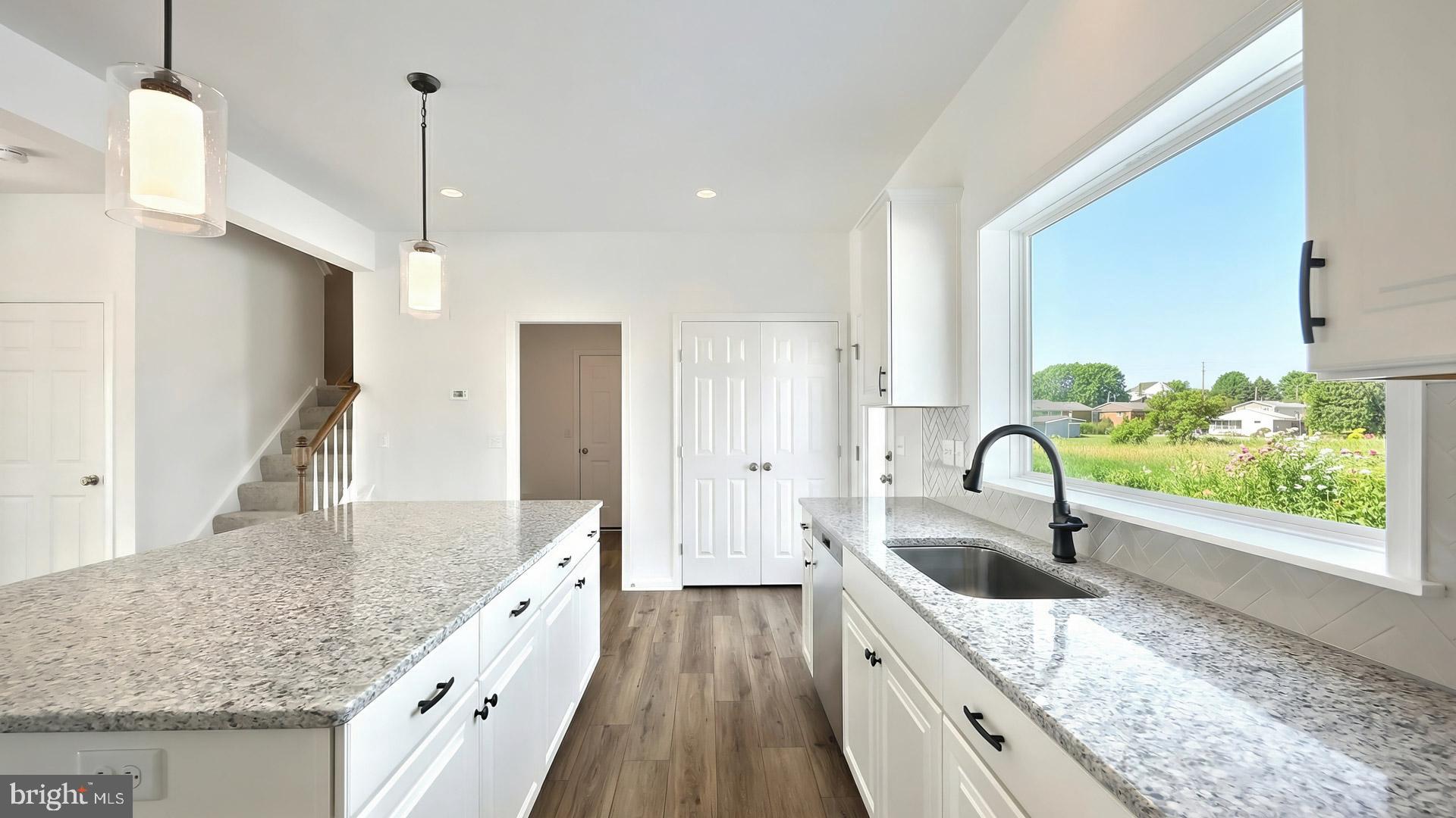 SUMMER LAYNE - Residential