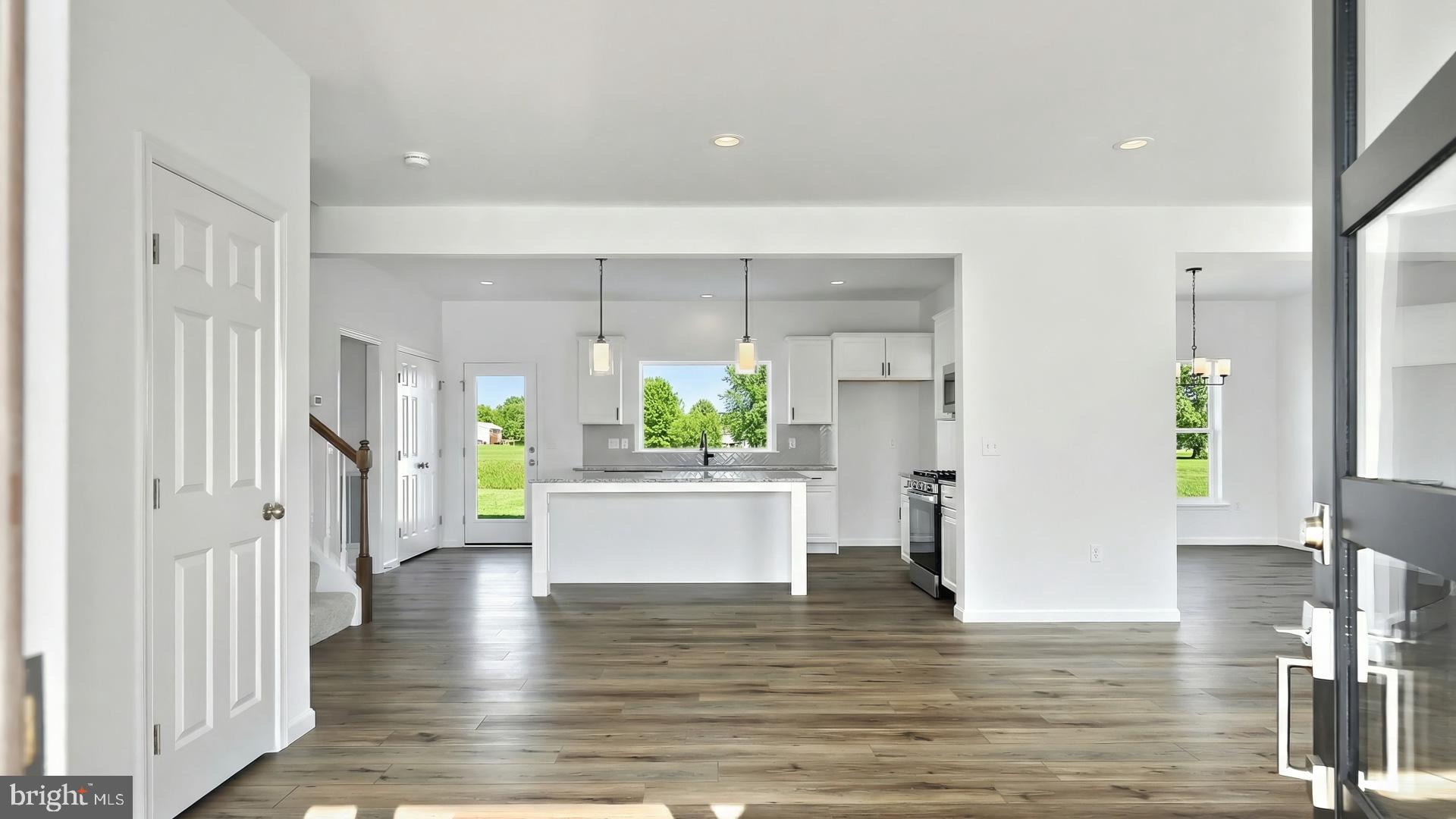 SUMMER LAYNE - Residential