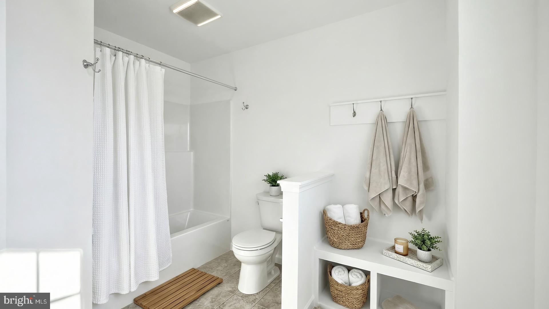 SUMMER LAYNE - Residential