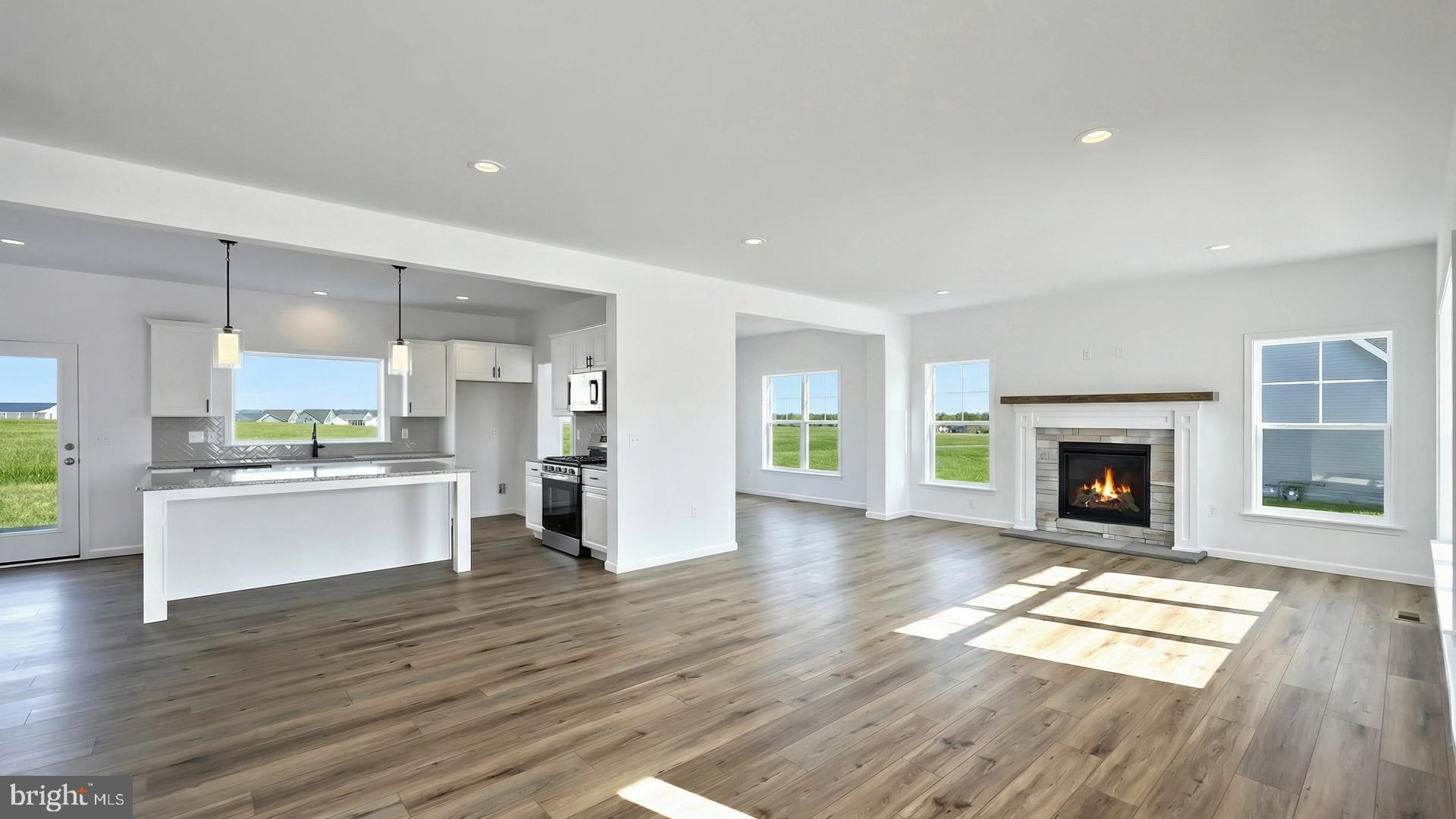 SUMMER LAYNE - Residential