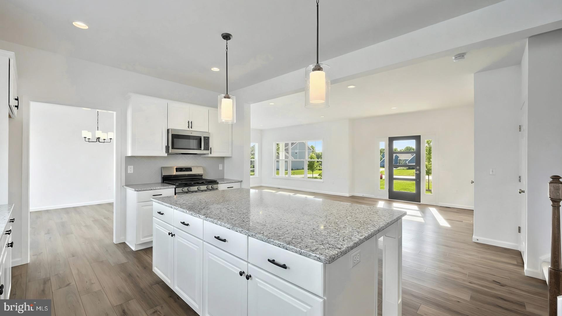 SUMMER LAYNE - Residential