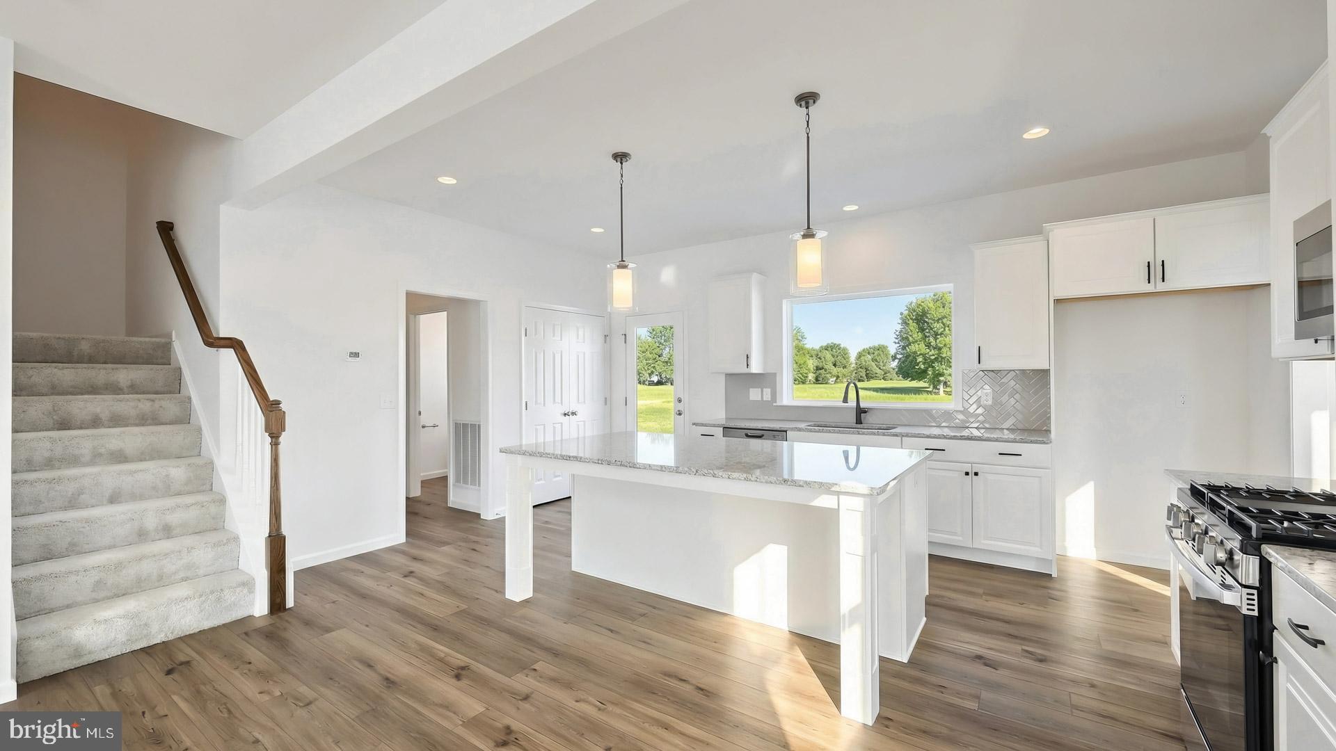 SUMMER LAYNE - Residential