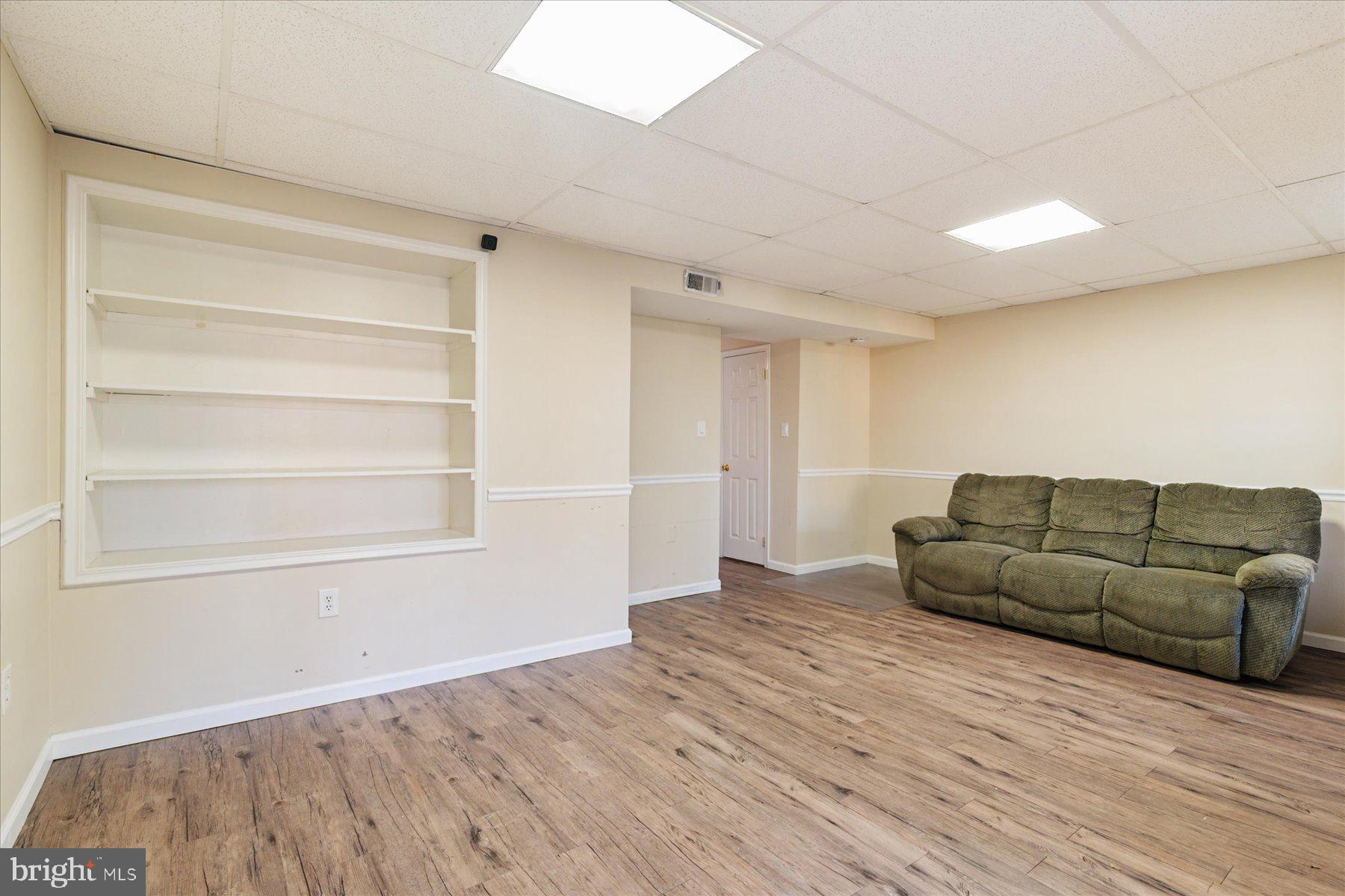 VILLAGE OF THOMAS RUN - Residential