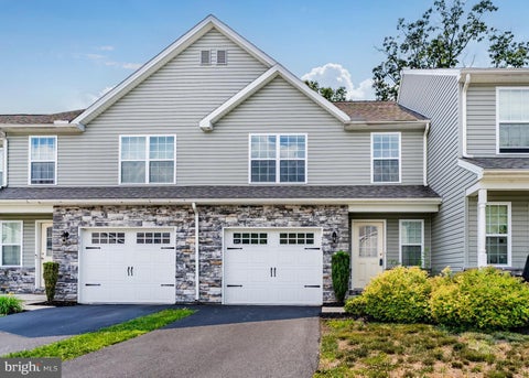 Townhouse For Sale - 329 Briar Ridge Circle<br/> ENOLA, PA 17025