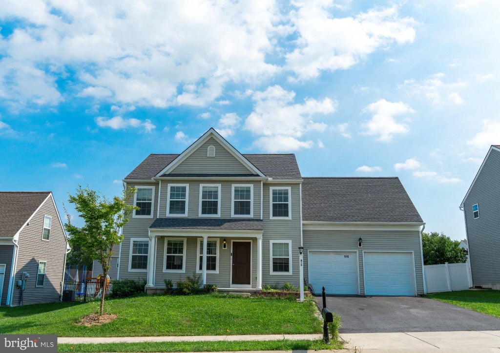 Photo of 816 Westbrooke Drive, ELIZABETHTOWN, PA 17022 (MLS # PALA2094744)