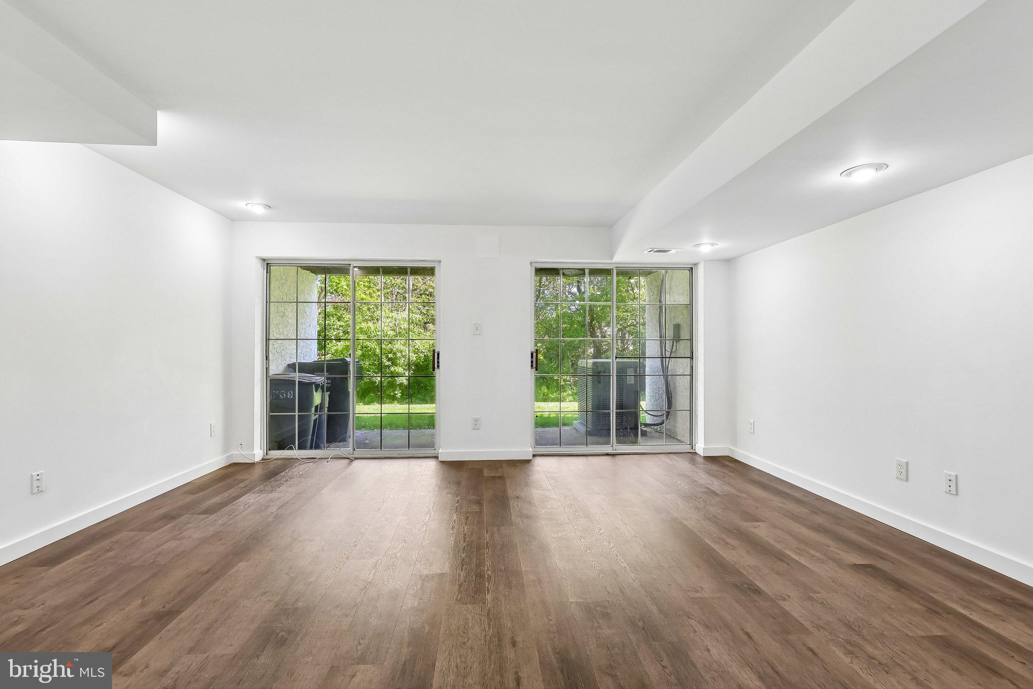 BRADFORD SQUARE - Residential