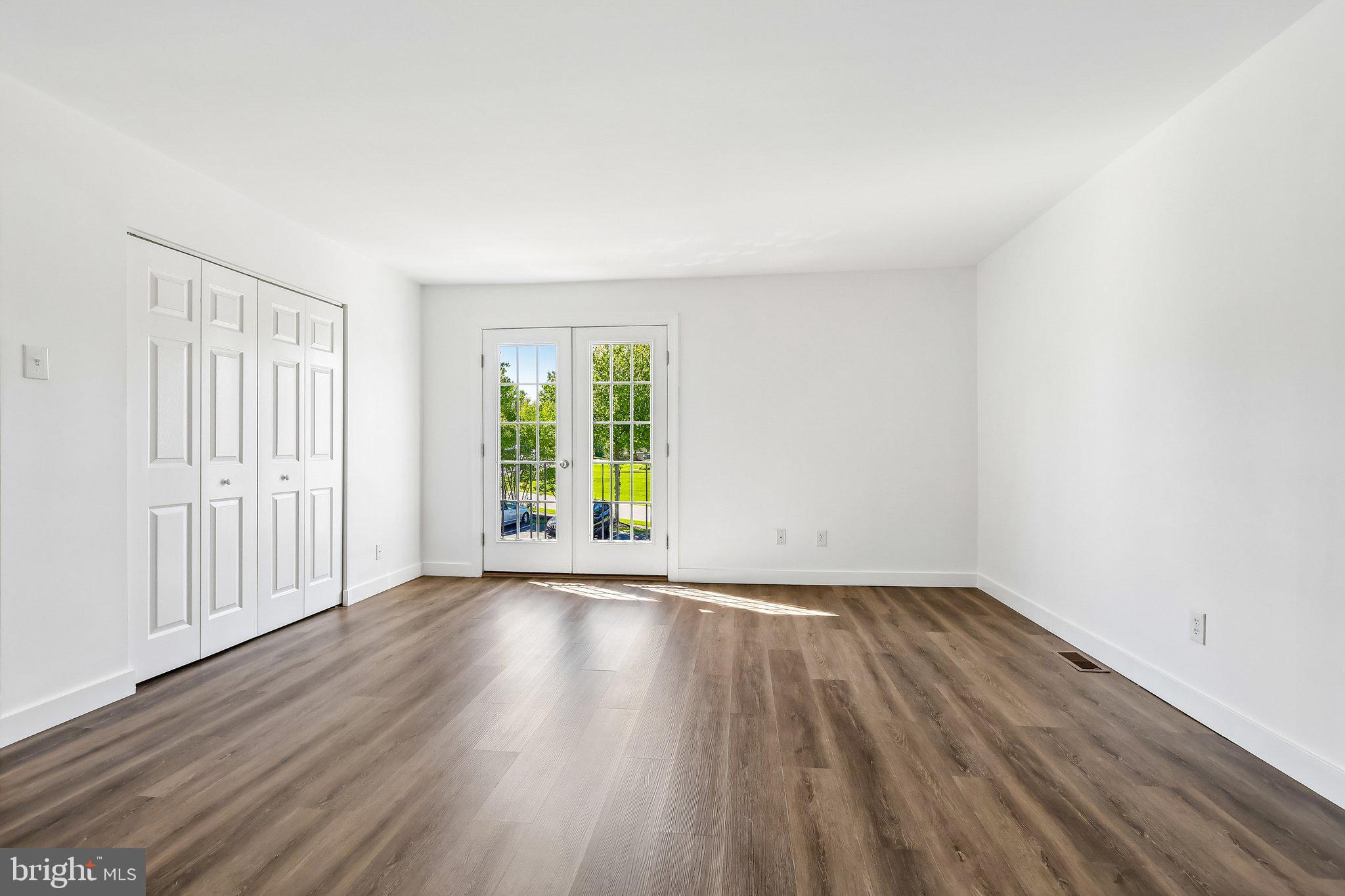BRADFORD SQUARE - Residential