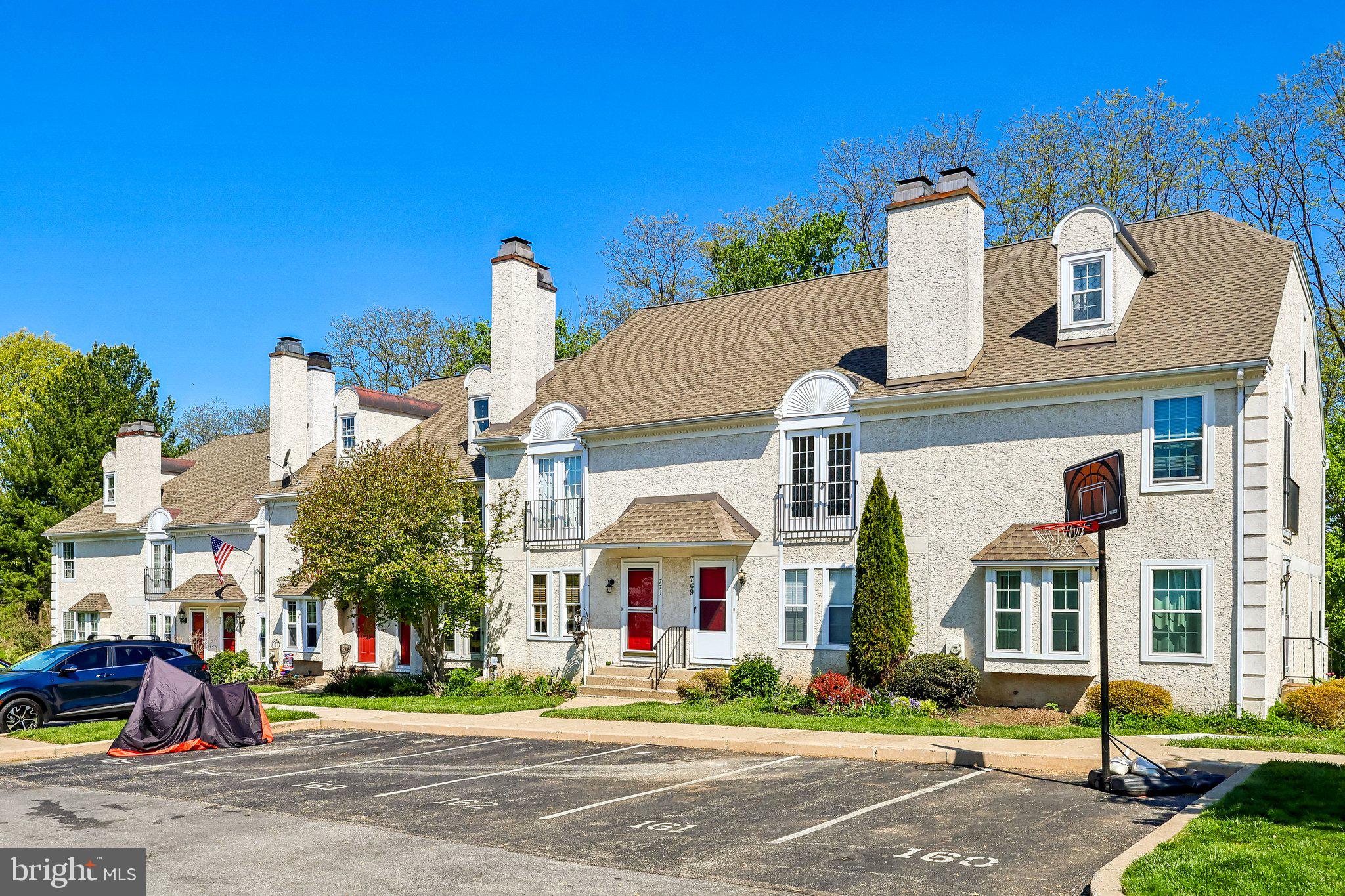 BRADFORD SQUARE - Residential
