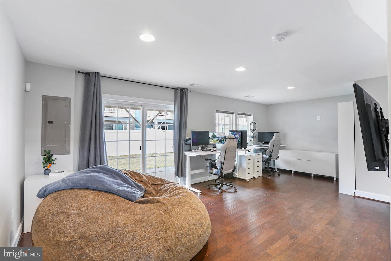 BRADLEY SQUARE - Residential Lease